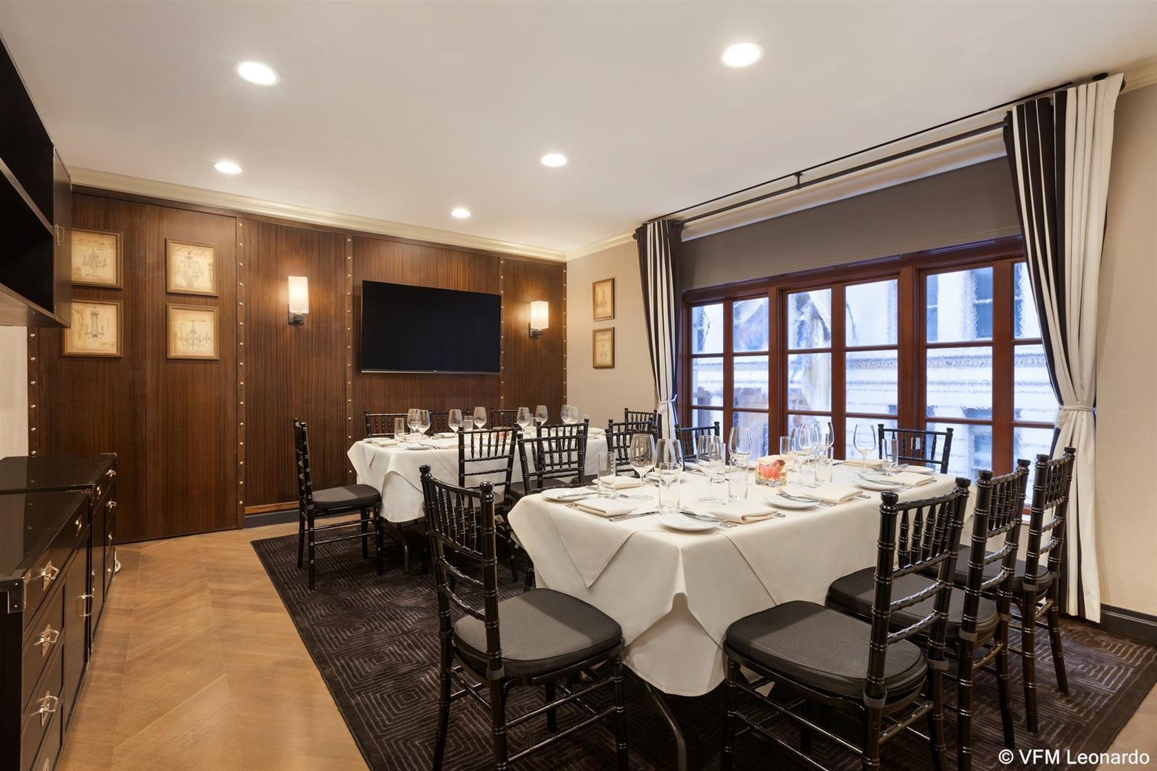 Restaurant The Iroquois New York
