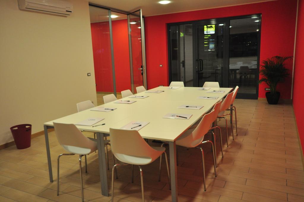 Centro de Negocios Hotel 325 Tor Vergata