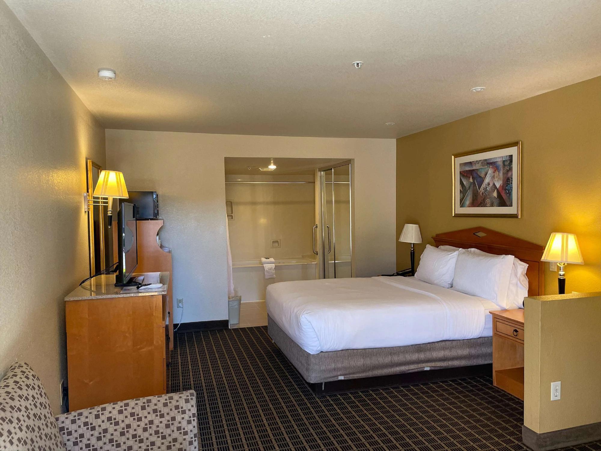 Habitación SureStay Plus Hotel by Best Western San Jose Central City