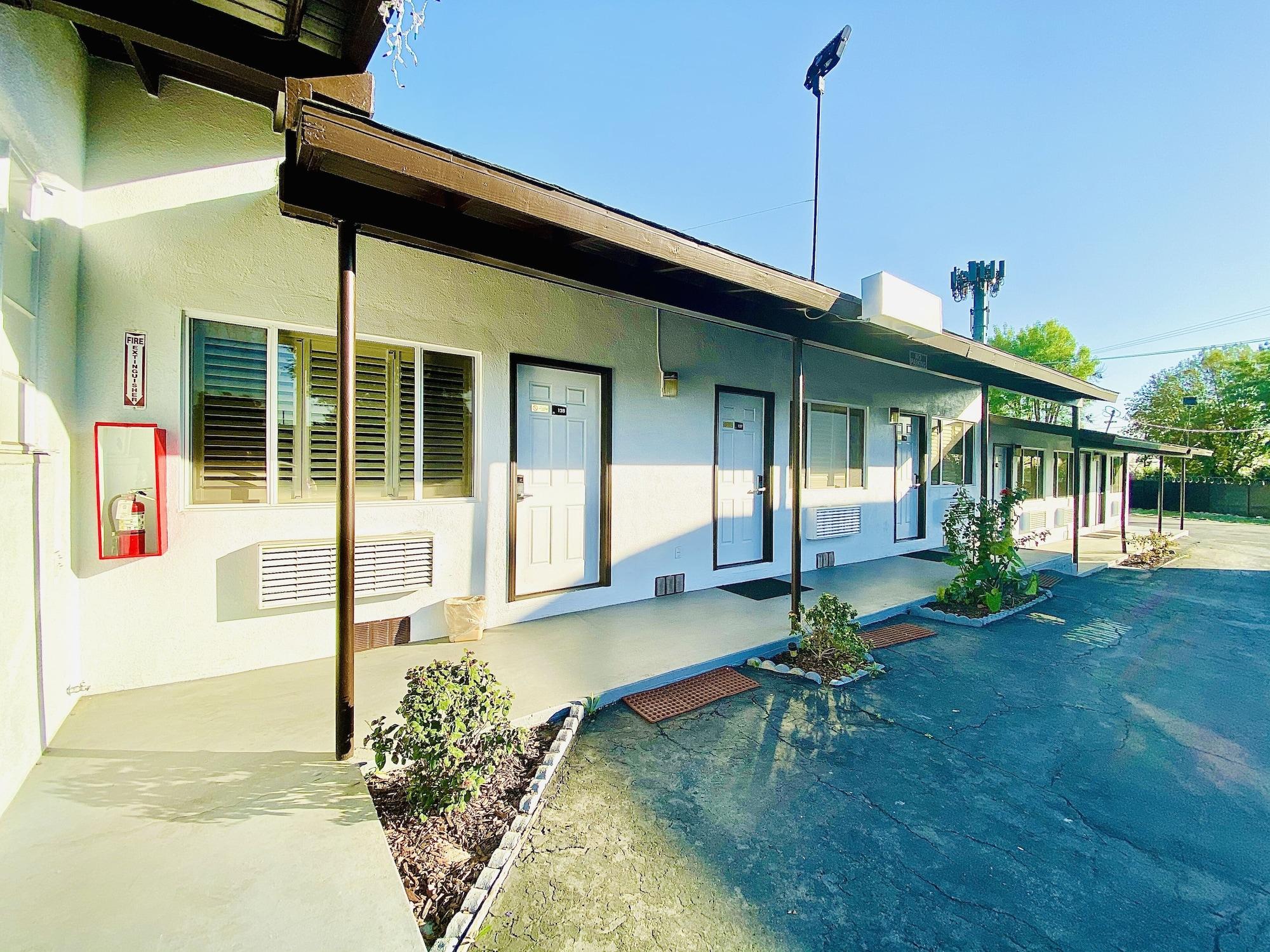 Vista Exterior Casa Blanca Inn & Suites