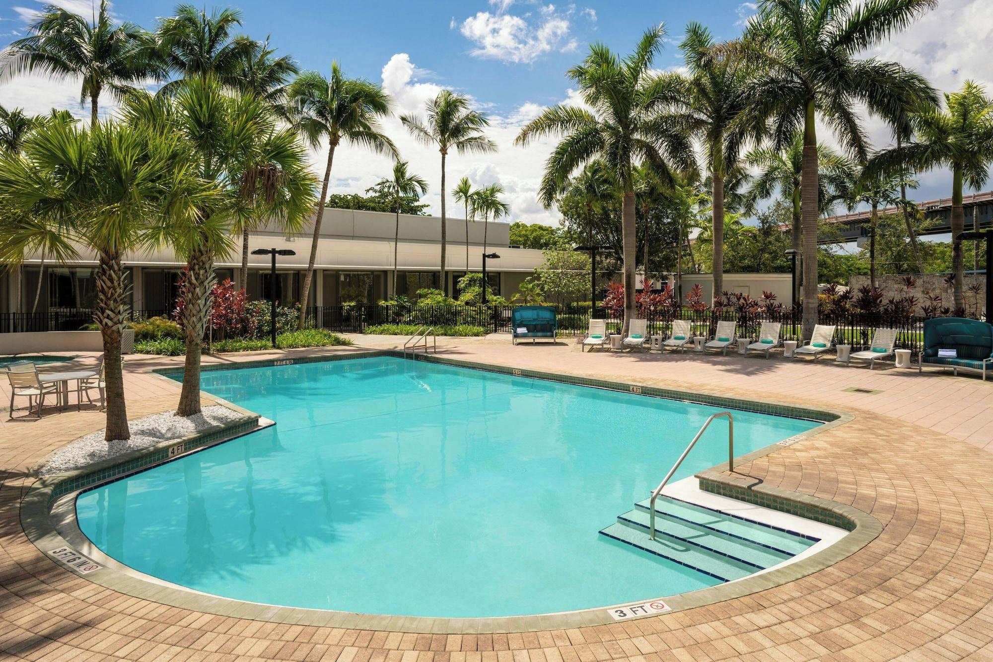 Vista Piscina Courtyard by Marriott Miami Airport