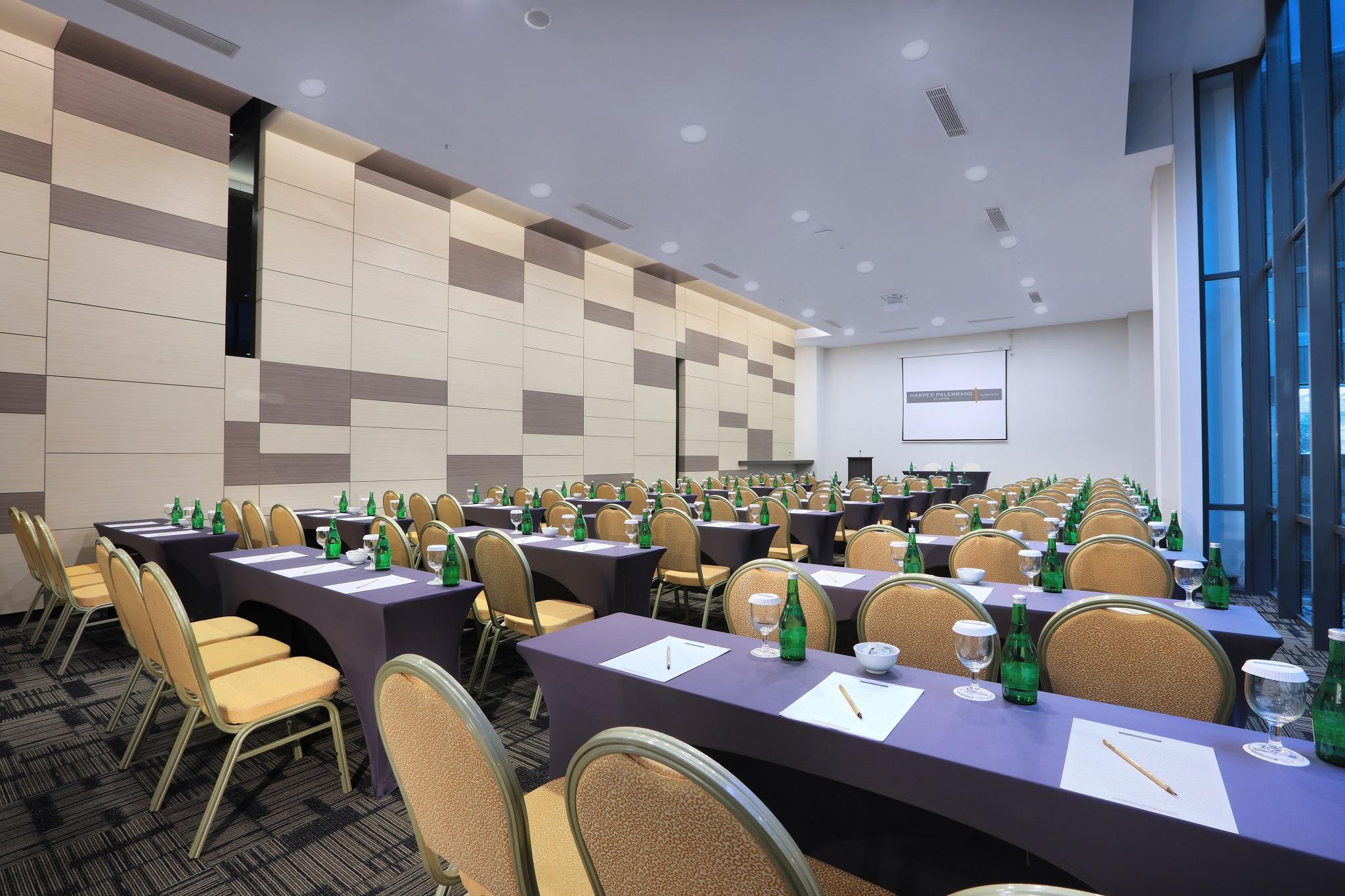 Centro de Negocios Harper Palembang