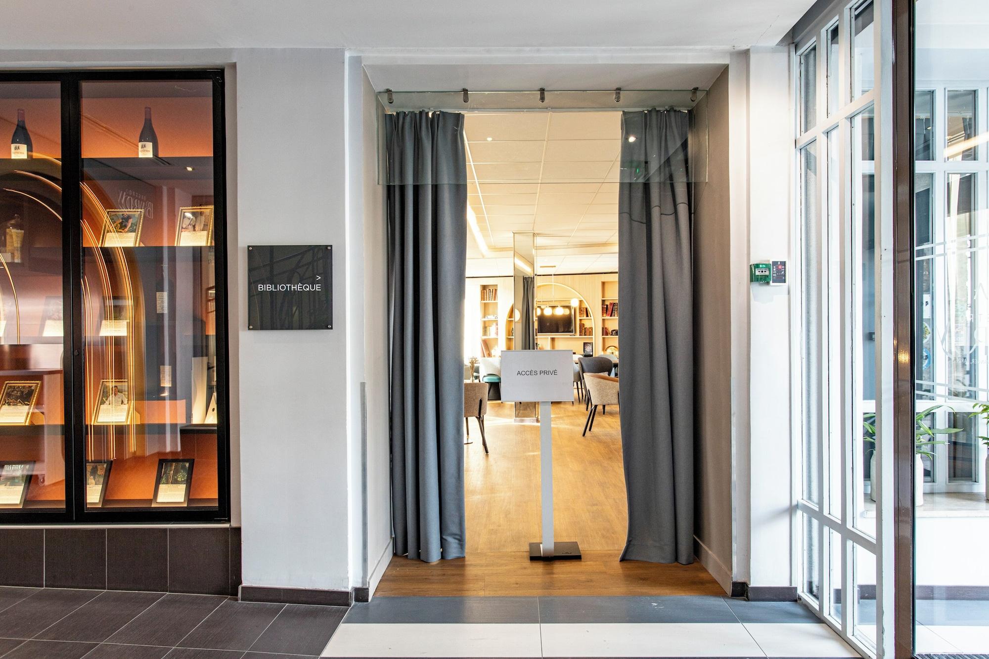 Vista Lobby Mercure Angouleme Hotel de France