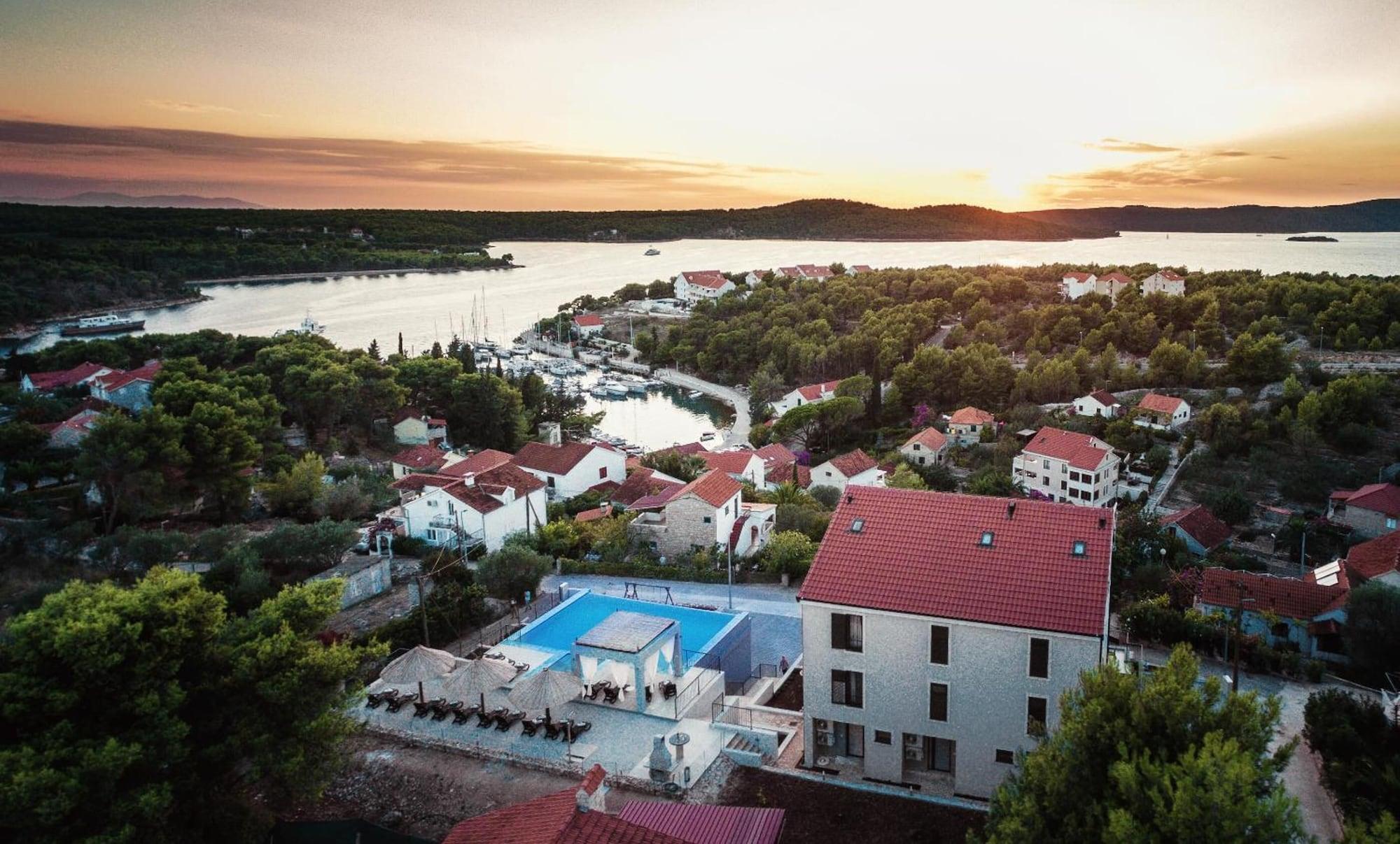 Vista Exterior Villa Toma - Private Estate