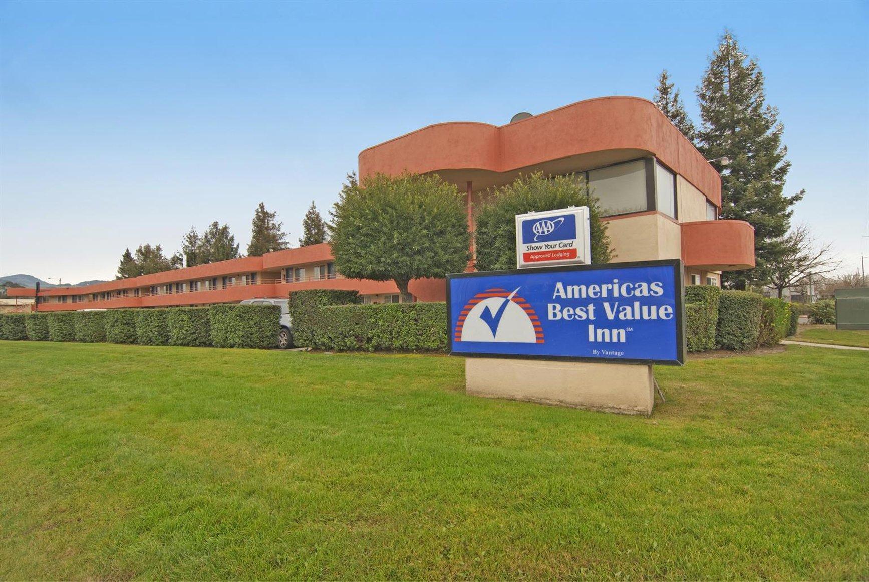 Vista Exterior Americas Best Value Inn Santa Rosa, CA
