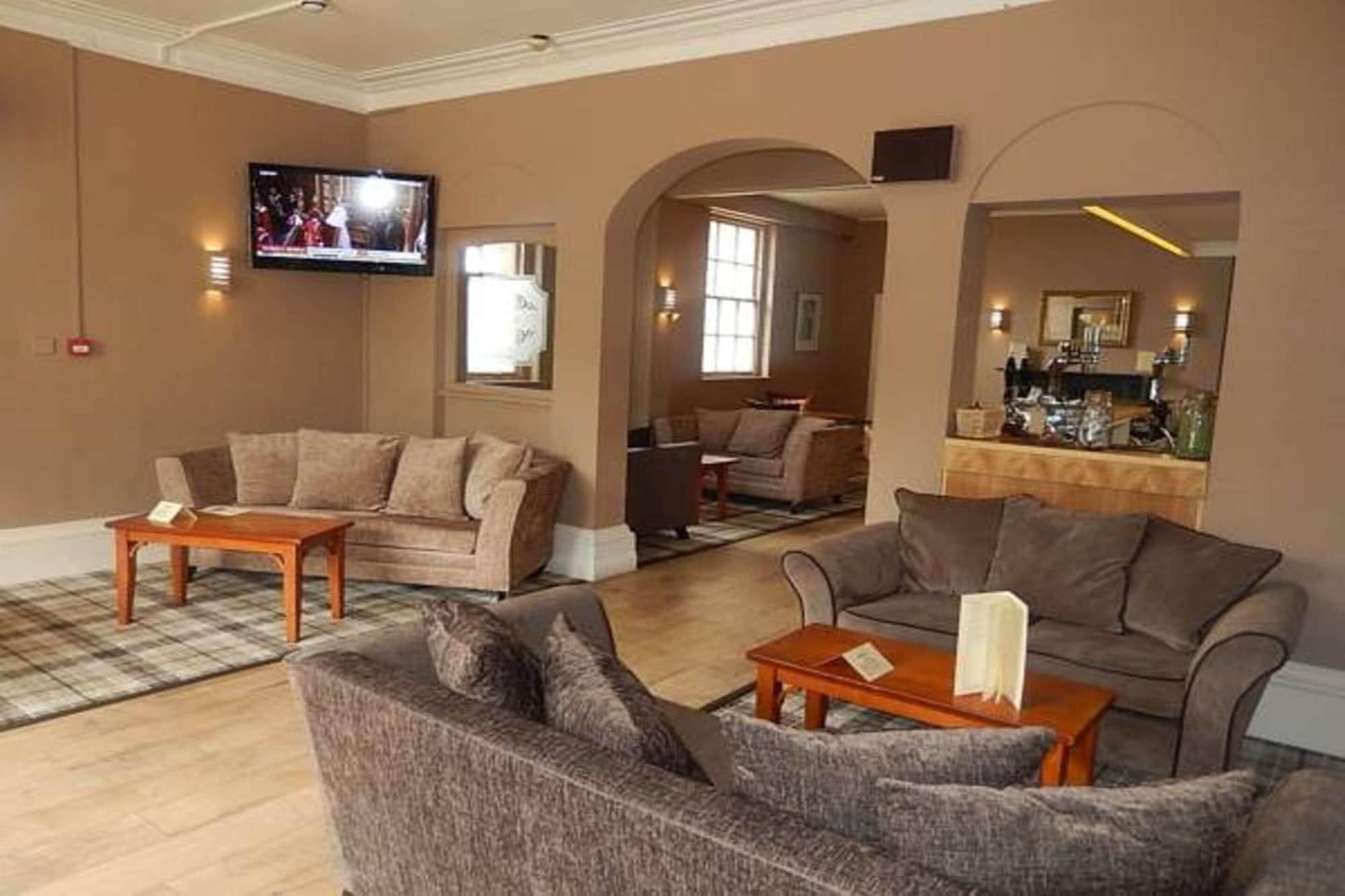 Vista Lobby Eden House Hotel