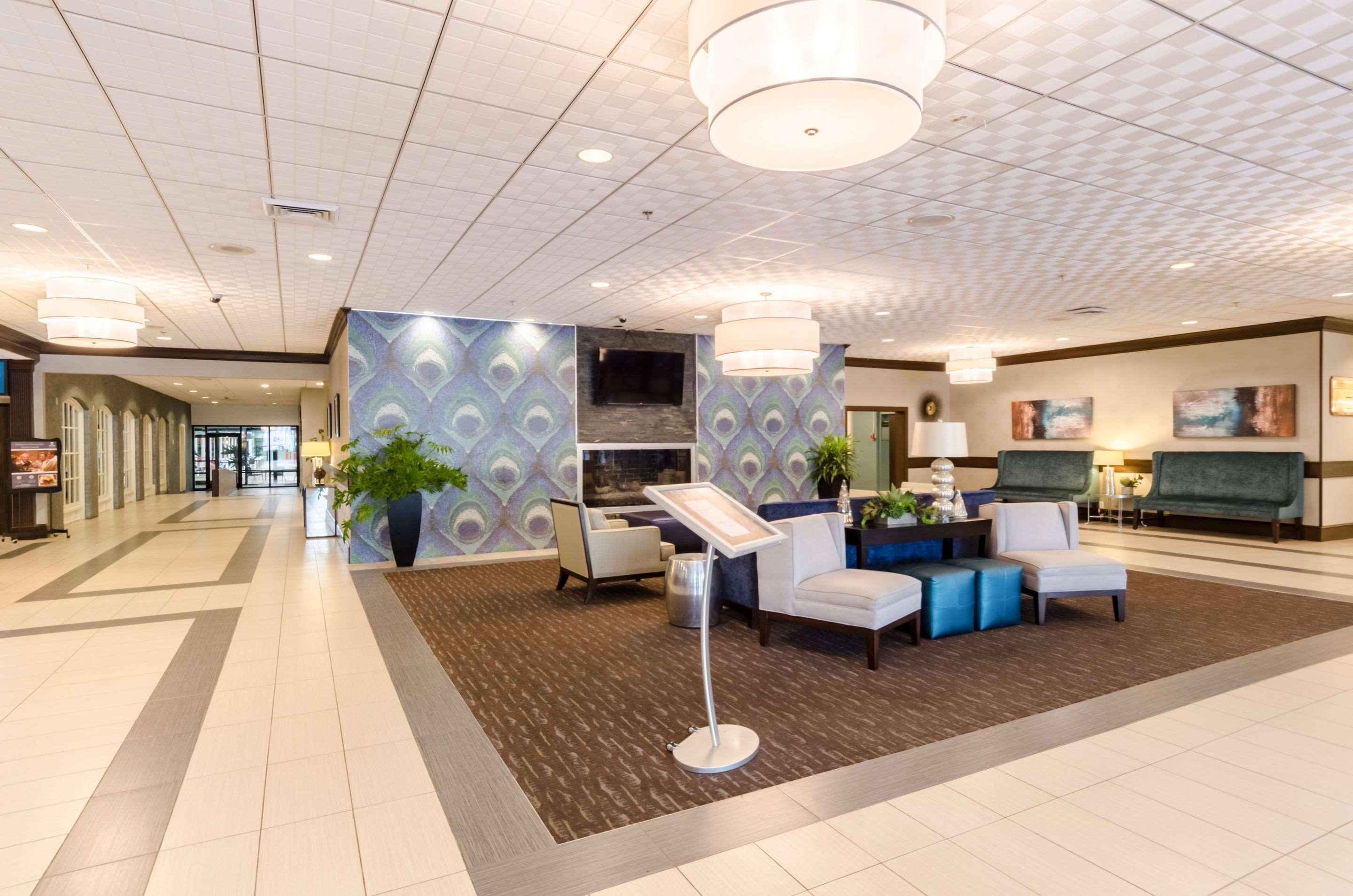 Vista Lobby Clarion Hotel & Aqua Lagoon Waterpark