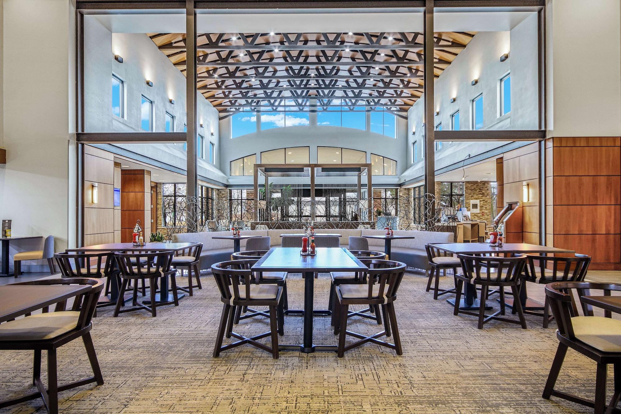Vista Lobby Embassy Suites by Hilton Detroit Metro Airport