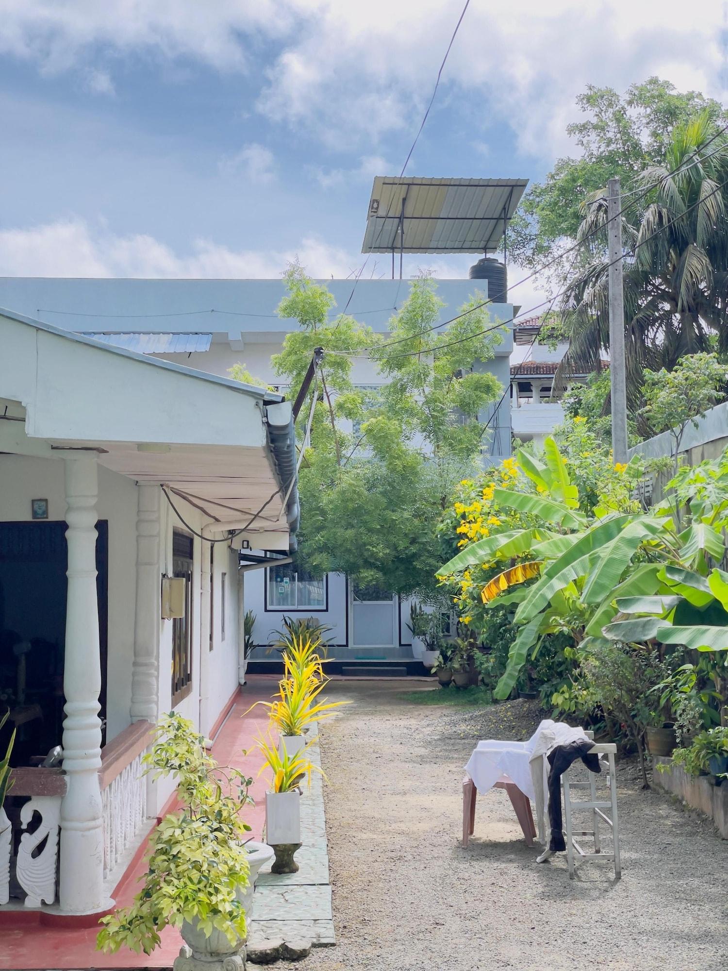 Vista Exterior Araliya White House