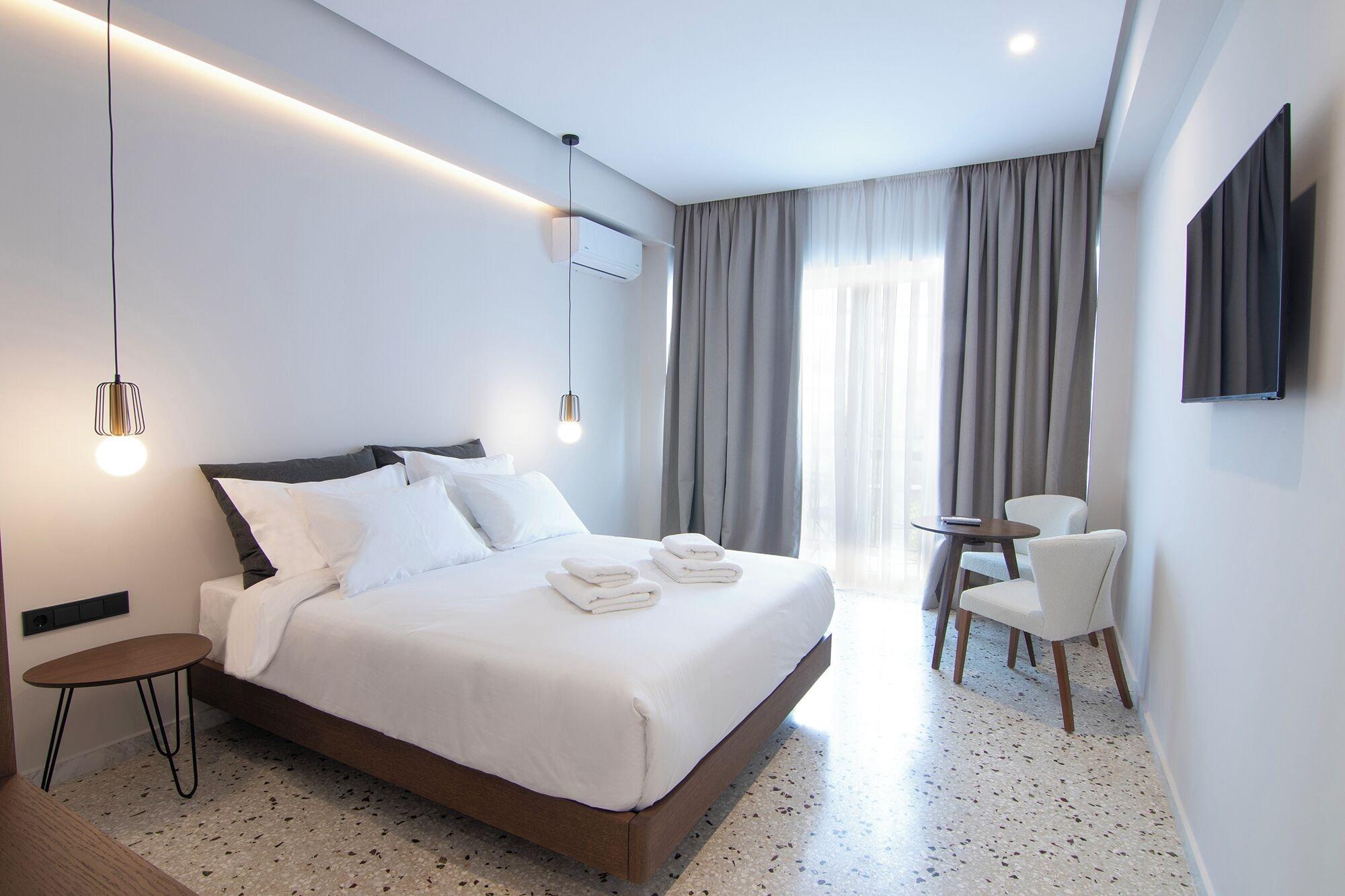Varios Mythodea Athens Suites