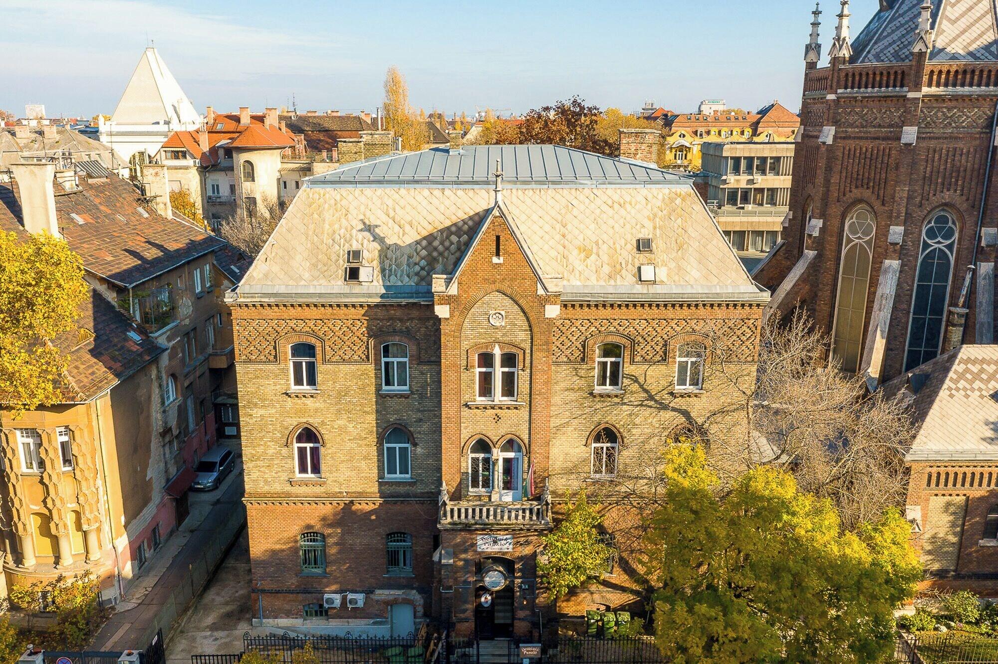 Varios Dominik Panzio