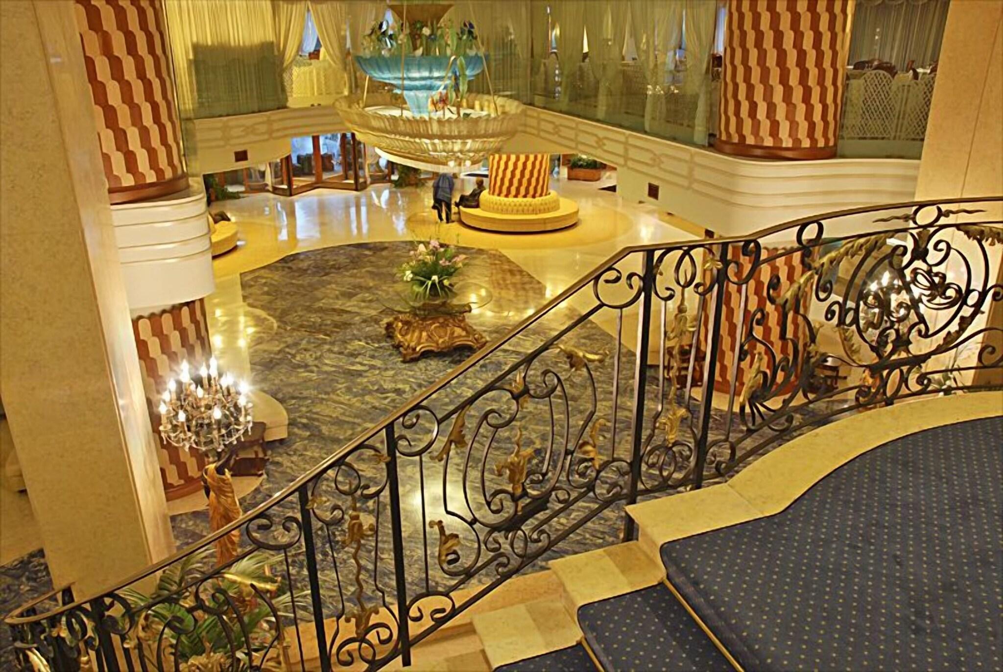 Vista Lobby Grand Hotel La Pace