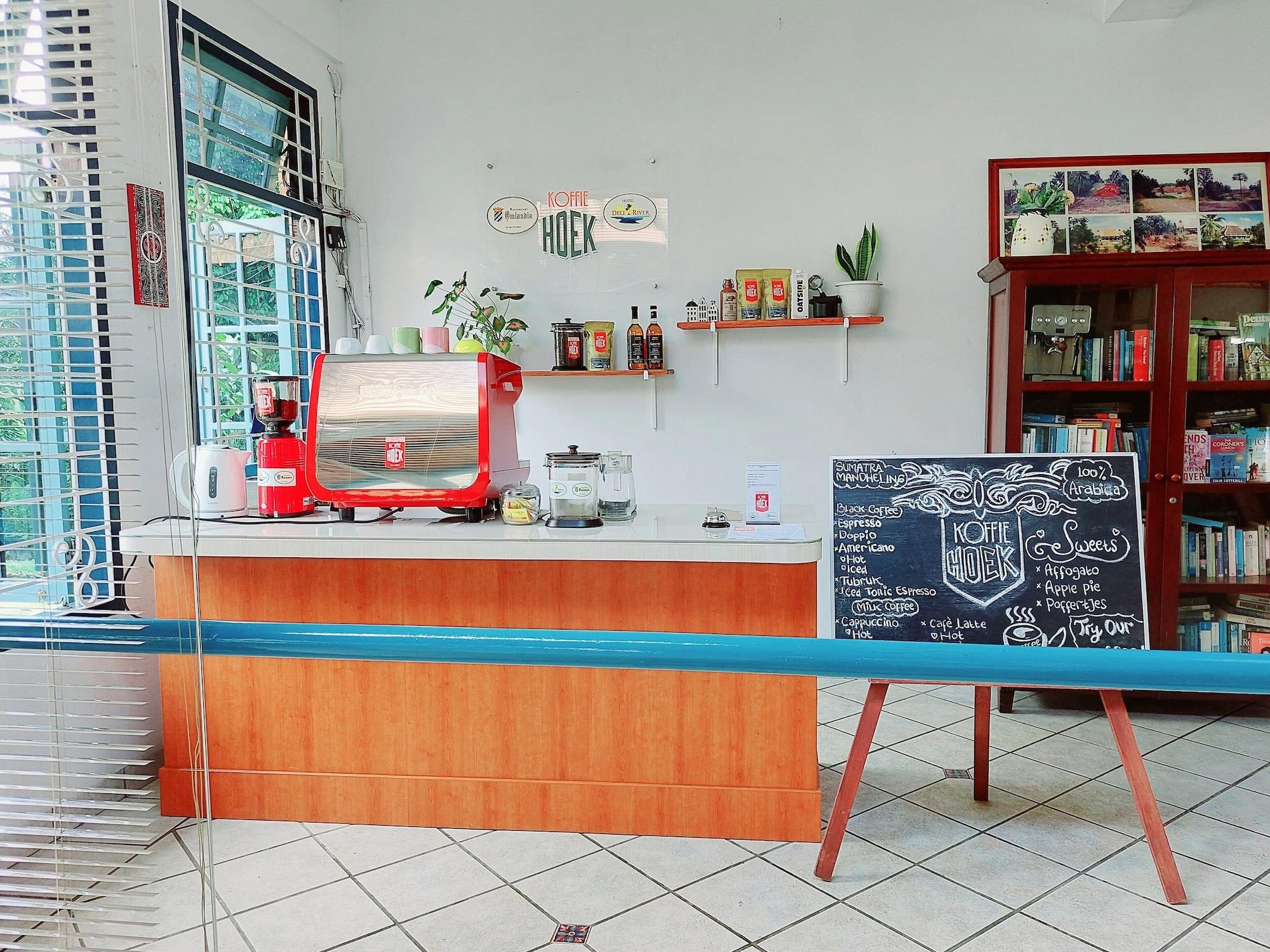 Bar/Salón Hotel Deli River