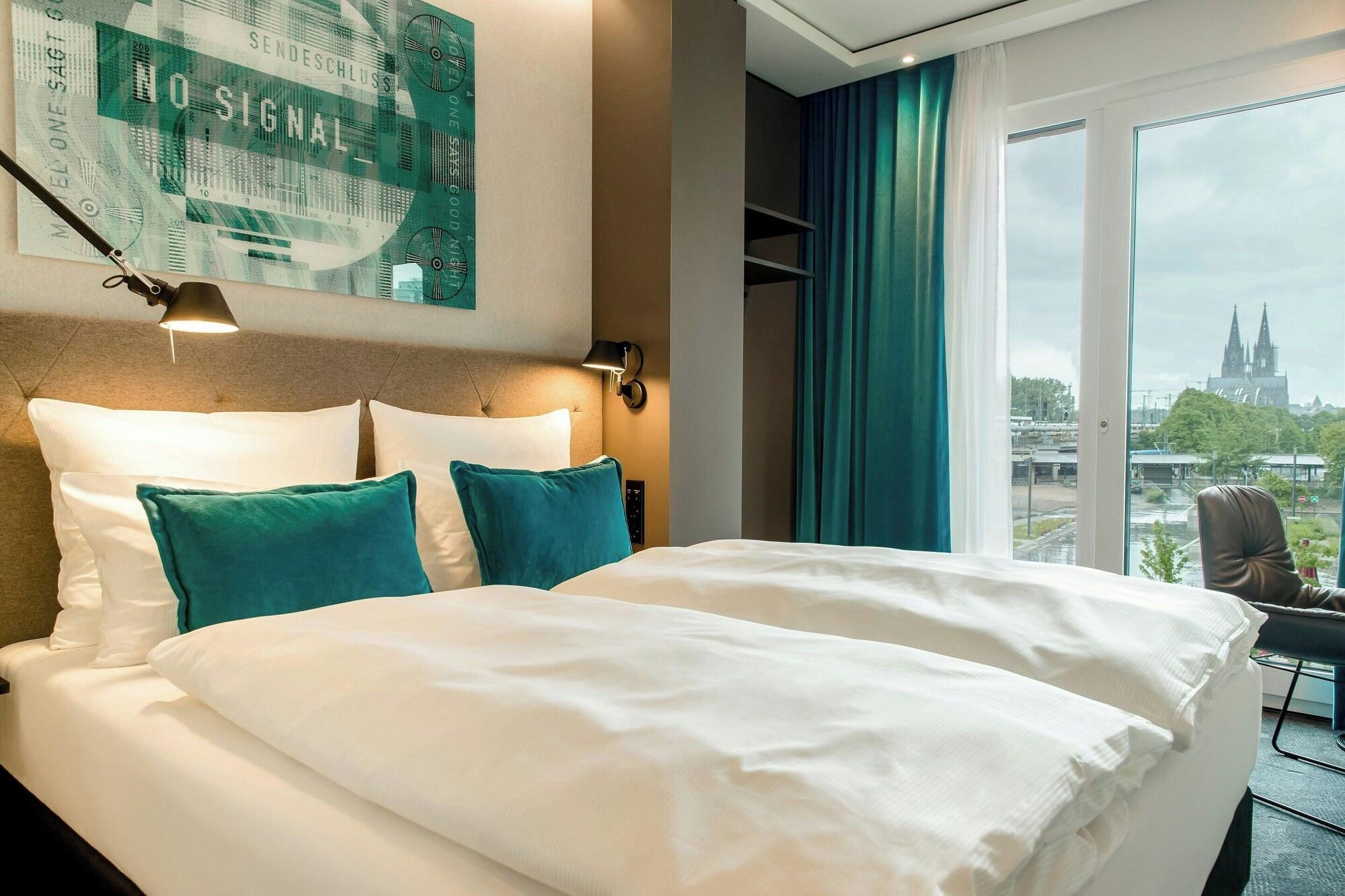 Vista Exterior Motel One Köln-Messe