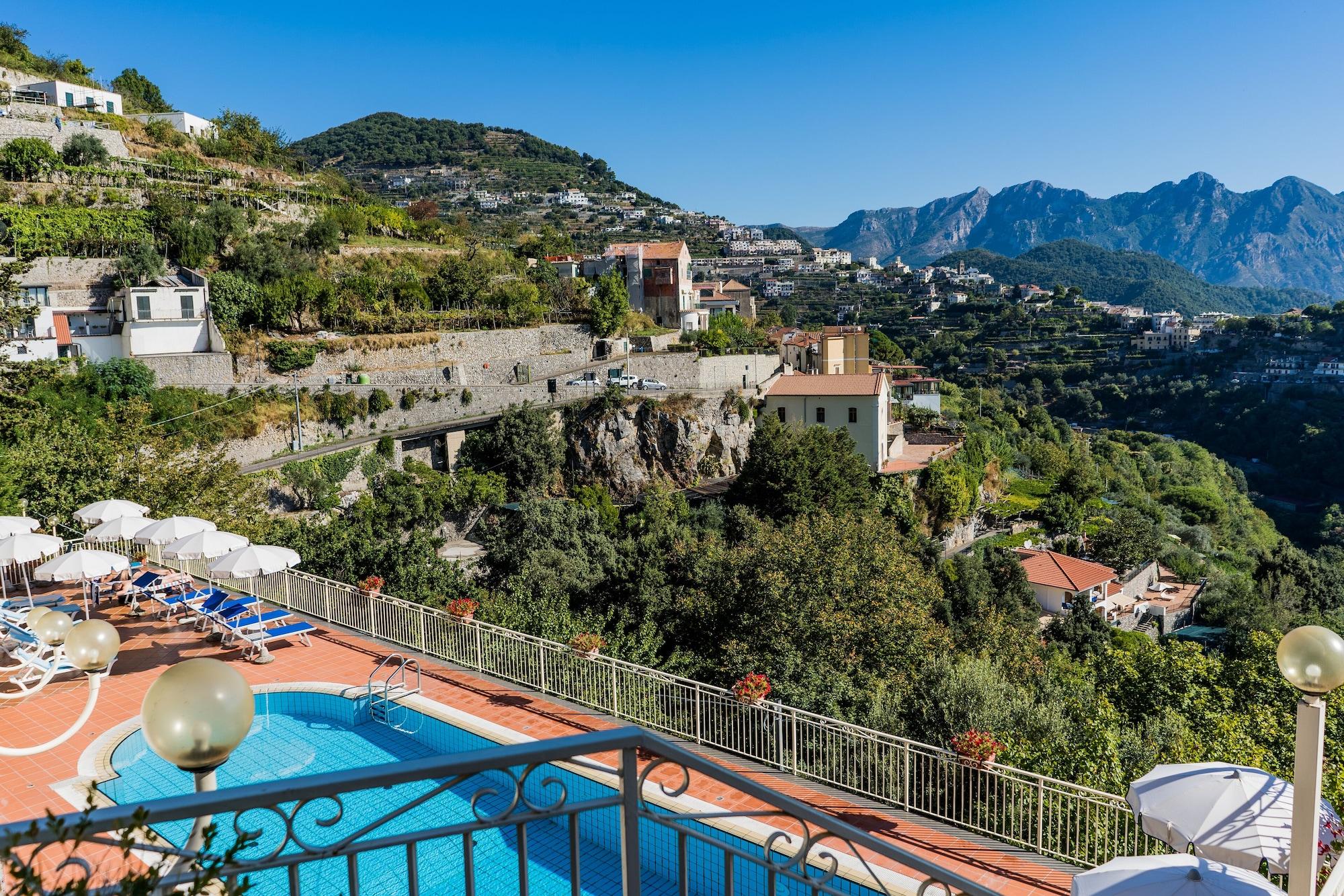 Vista Piscina Ravello View