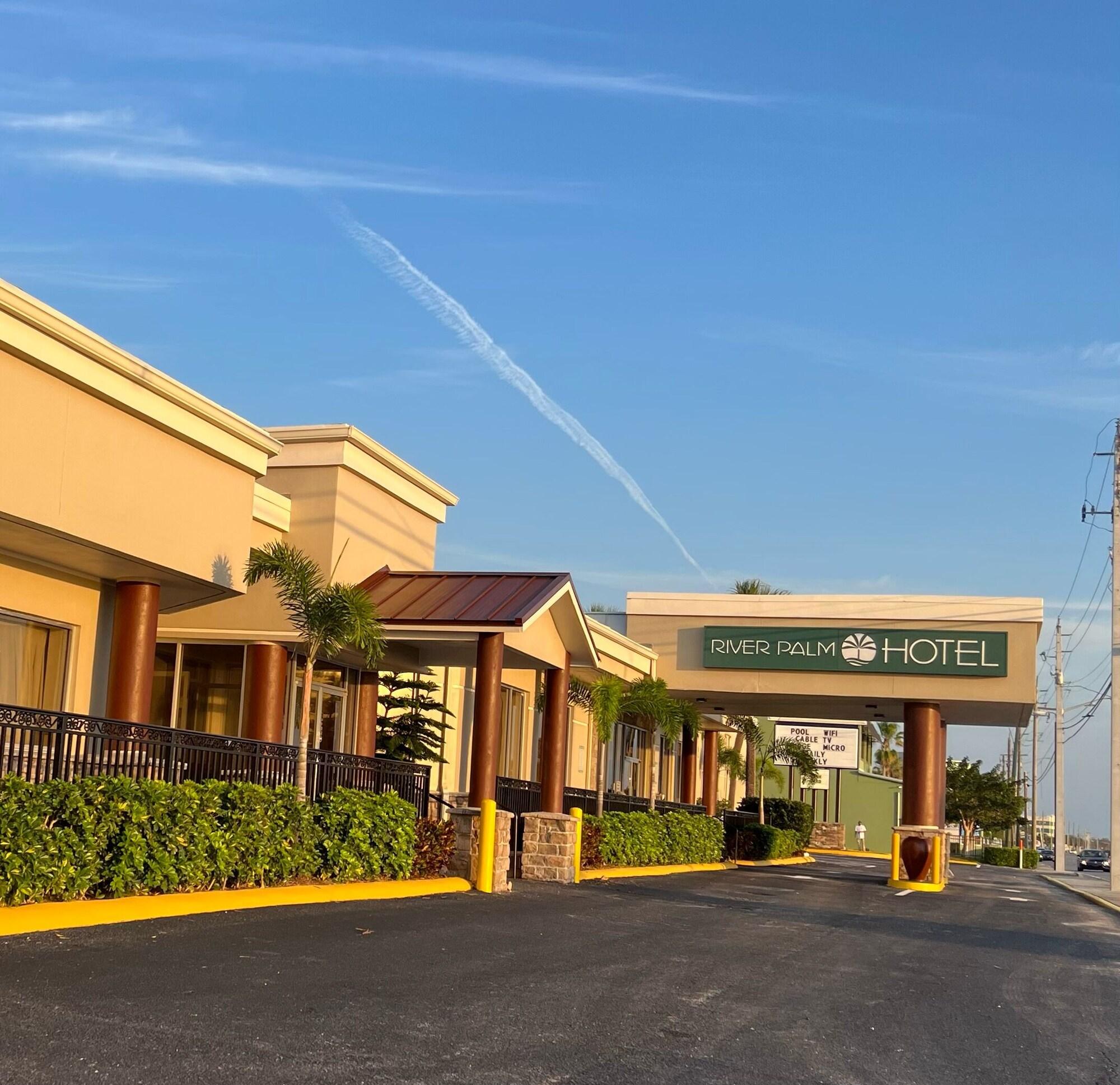 Varios River Palm Hotel