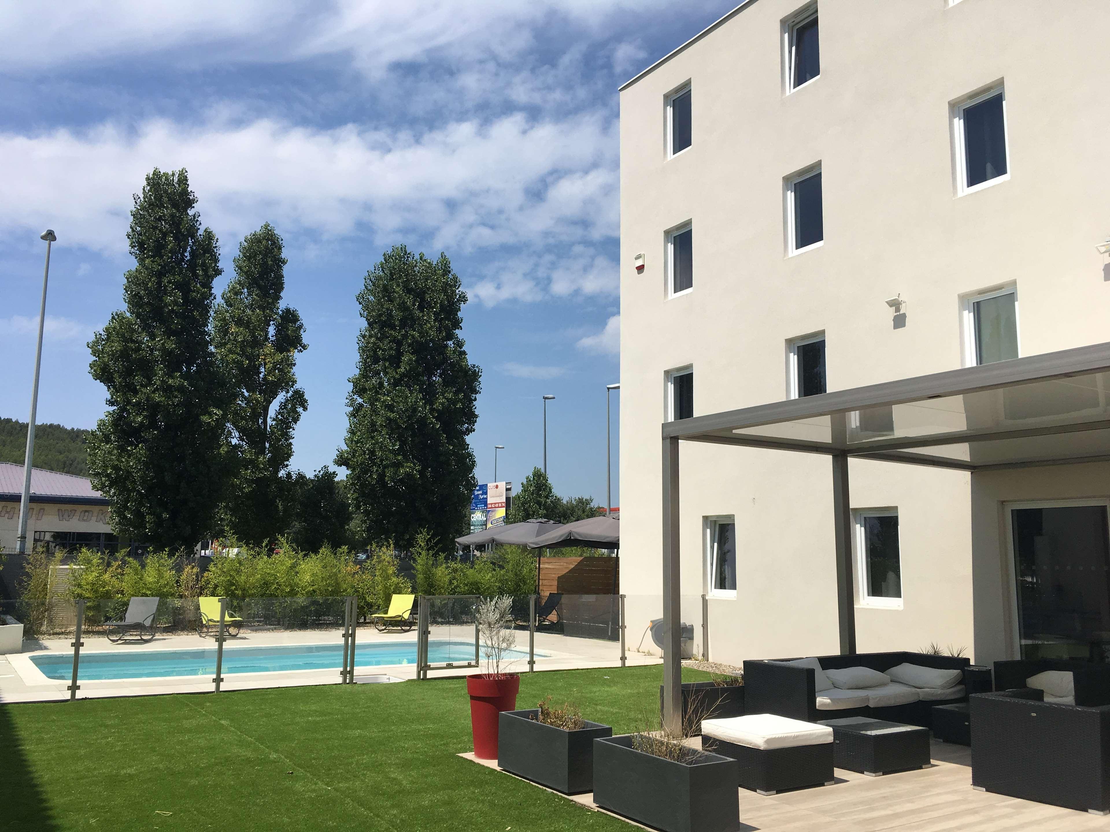 Vista Exterior Brit Hotel Martigues