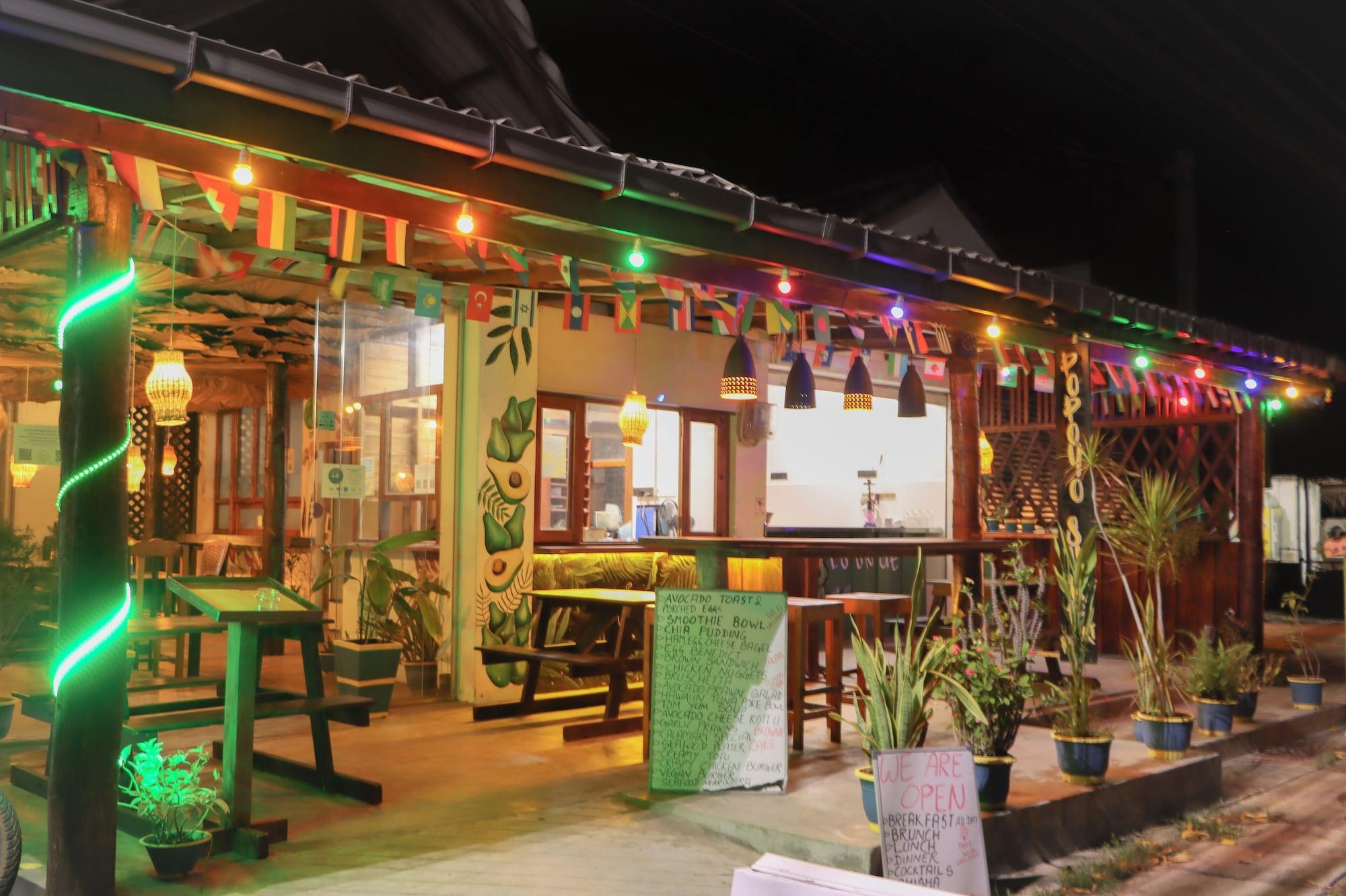 Varios Popoyo Surf Resort