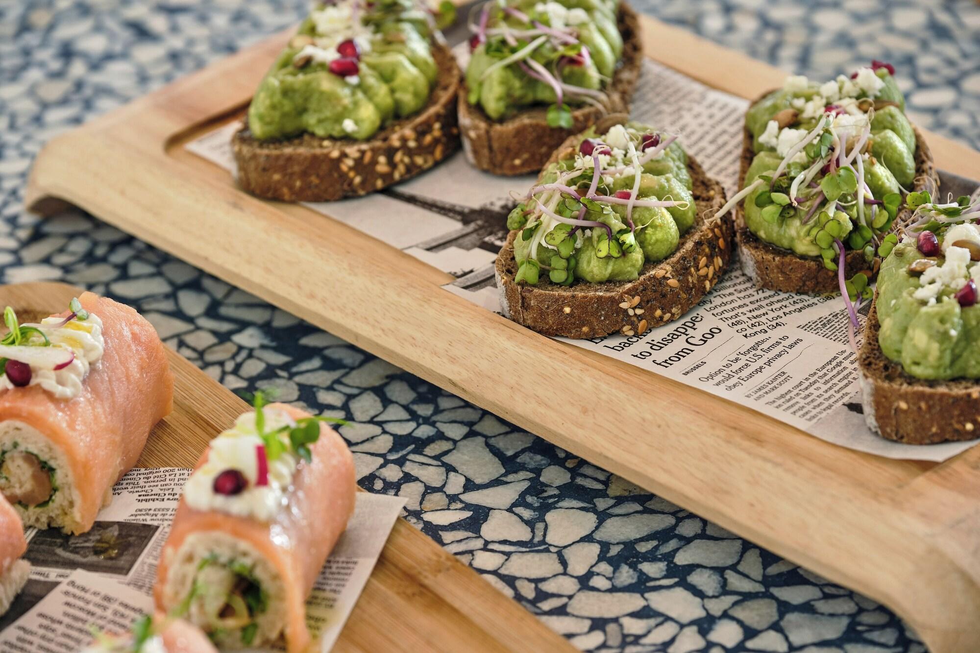 Restaurant Chromatics Hotel & Restaurant The Hill Club by happyculture