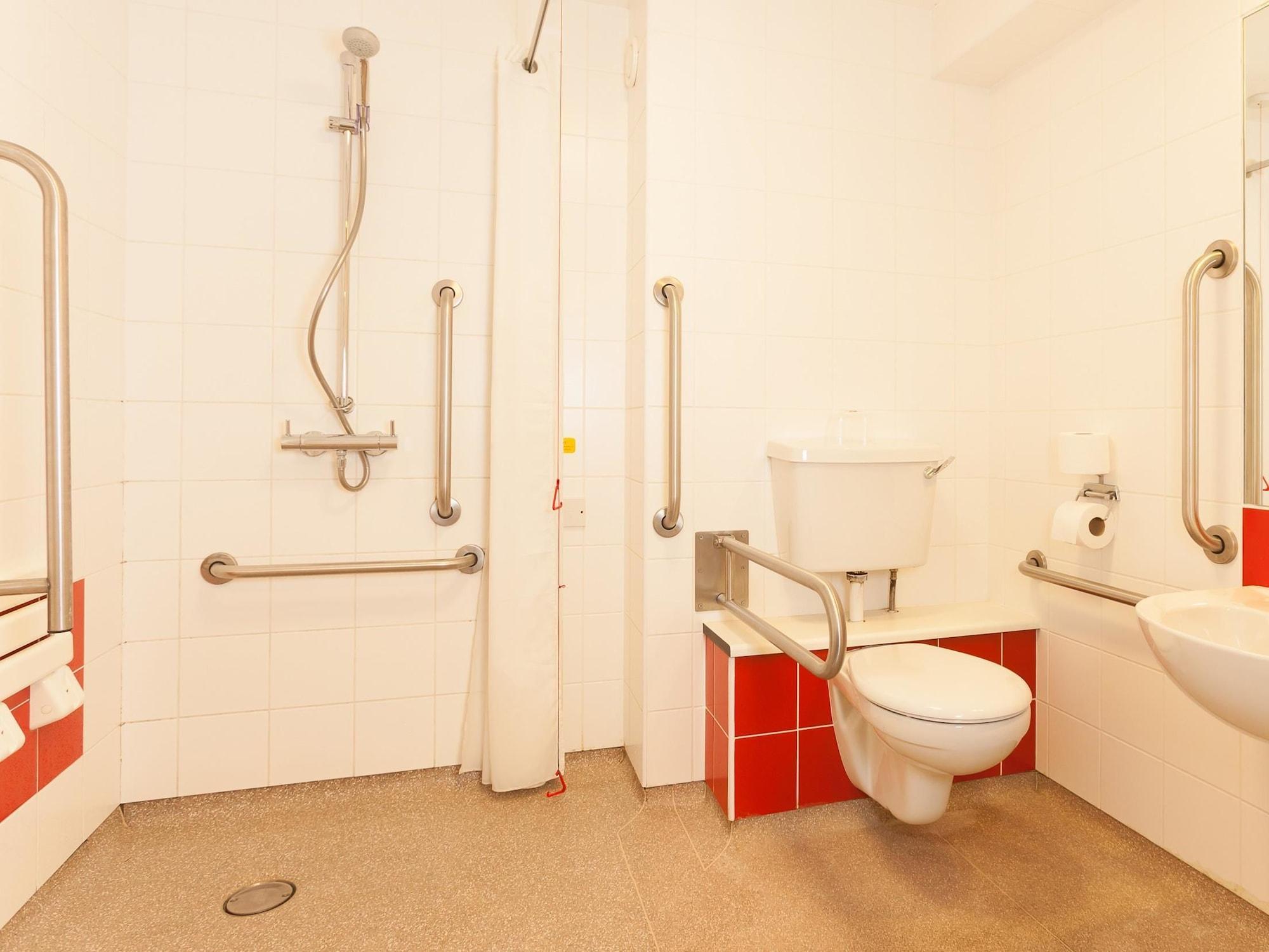 Equipamiento de Habitación Travelodge Cardiff Atlantic Wharf Hotel