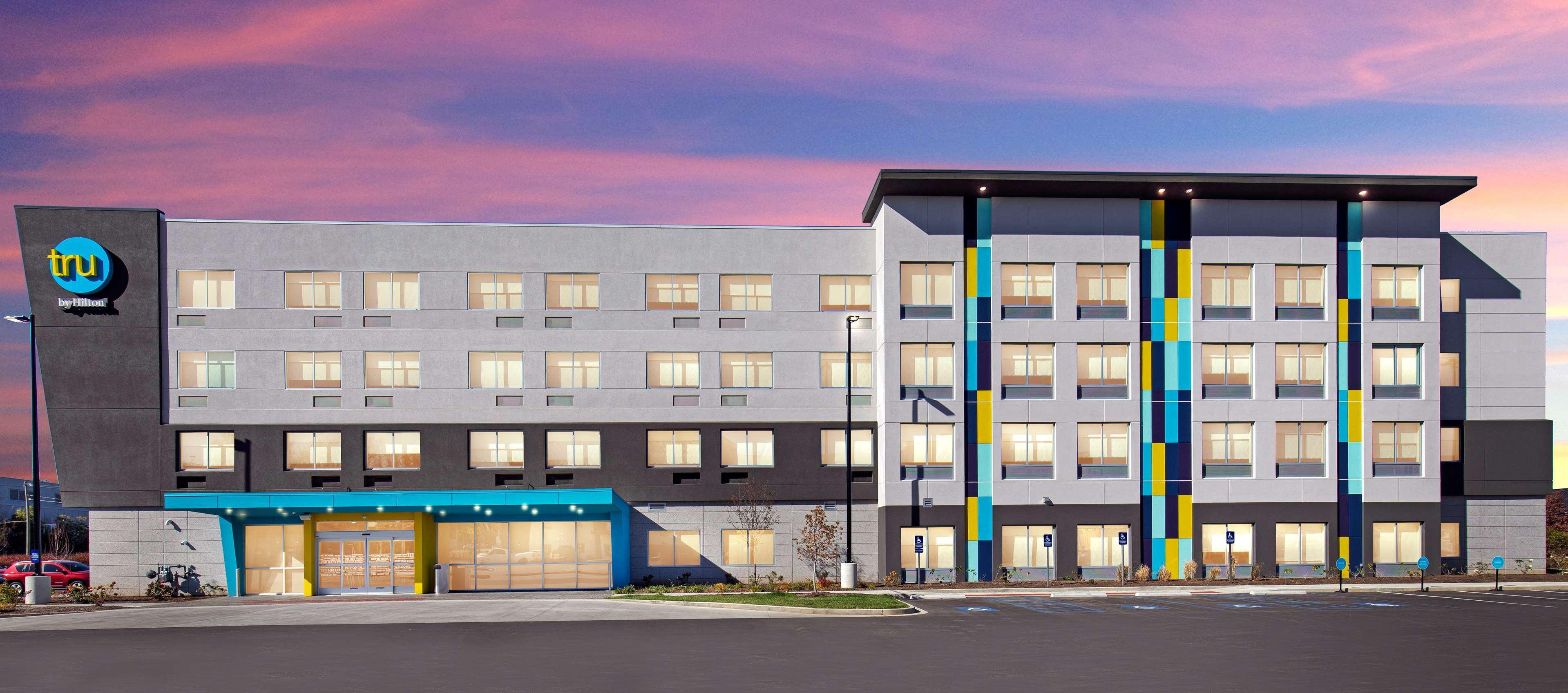 Vista Exterior Tru by Hilton University Medical Center