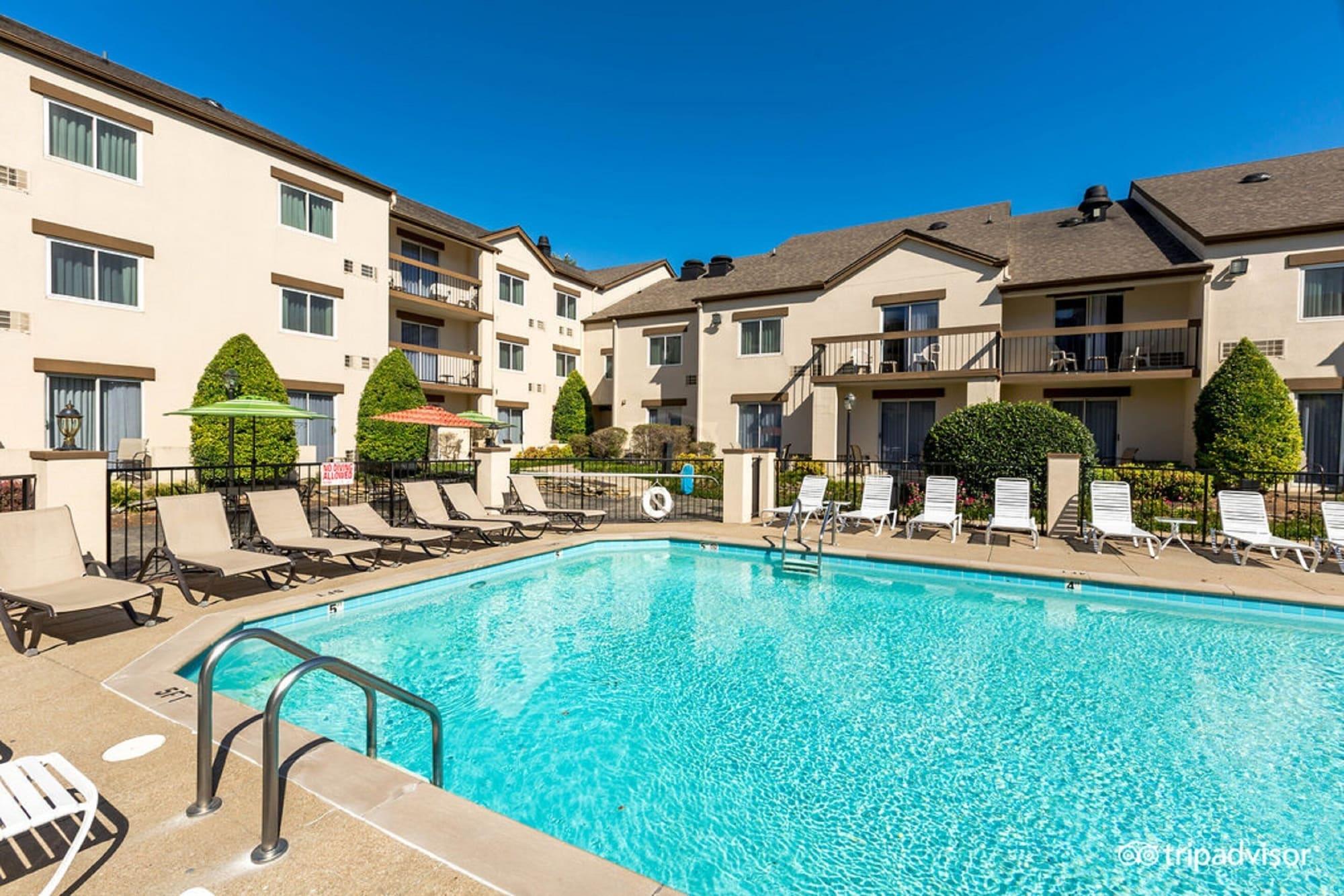 Vista Piscina Club - Hotel Nashville Inn & Suites