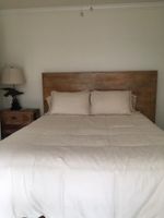 Alquiler Vacacional - Lakeside Luxury: Experience Tranquility in Our Remodeled Lake House Rental