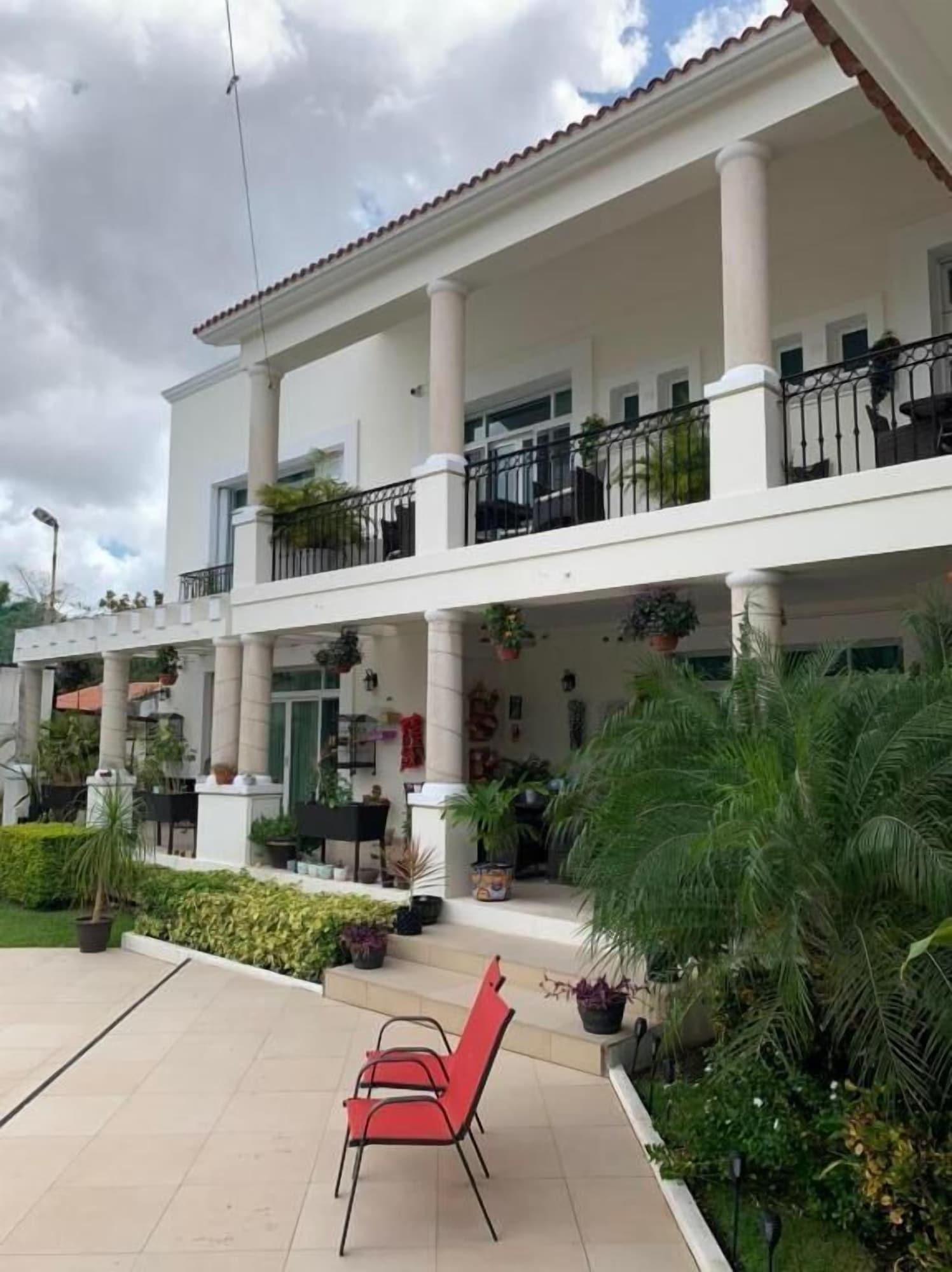 Vista Exterior Villa Segovia Cozumel