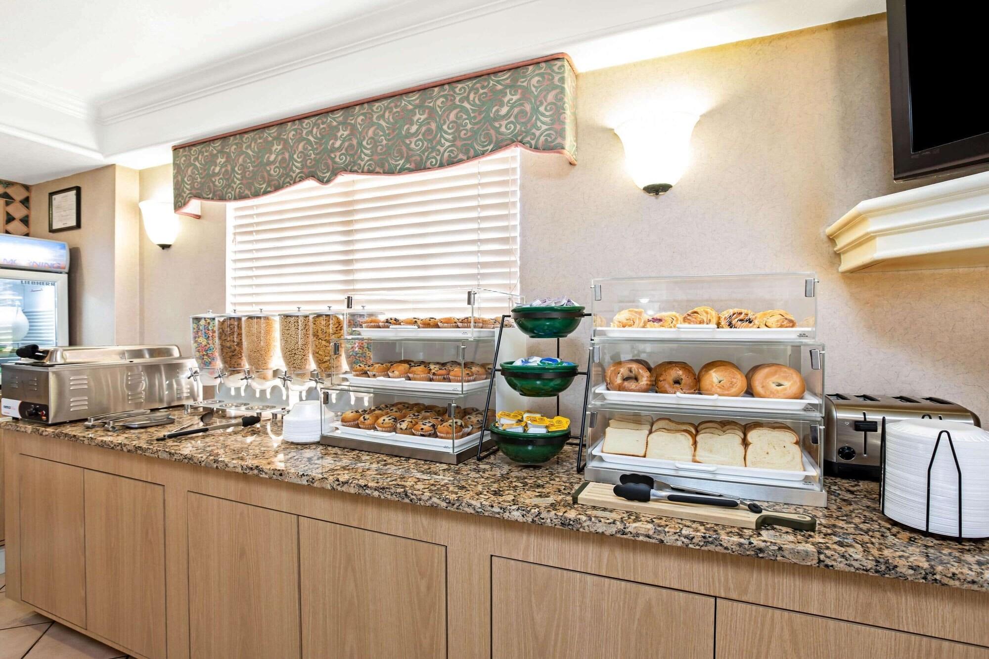 Restaurant La Quinta Inn by Wyndham El Paso East Lomaland