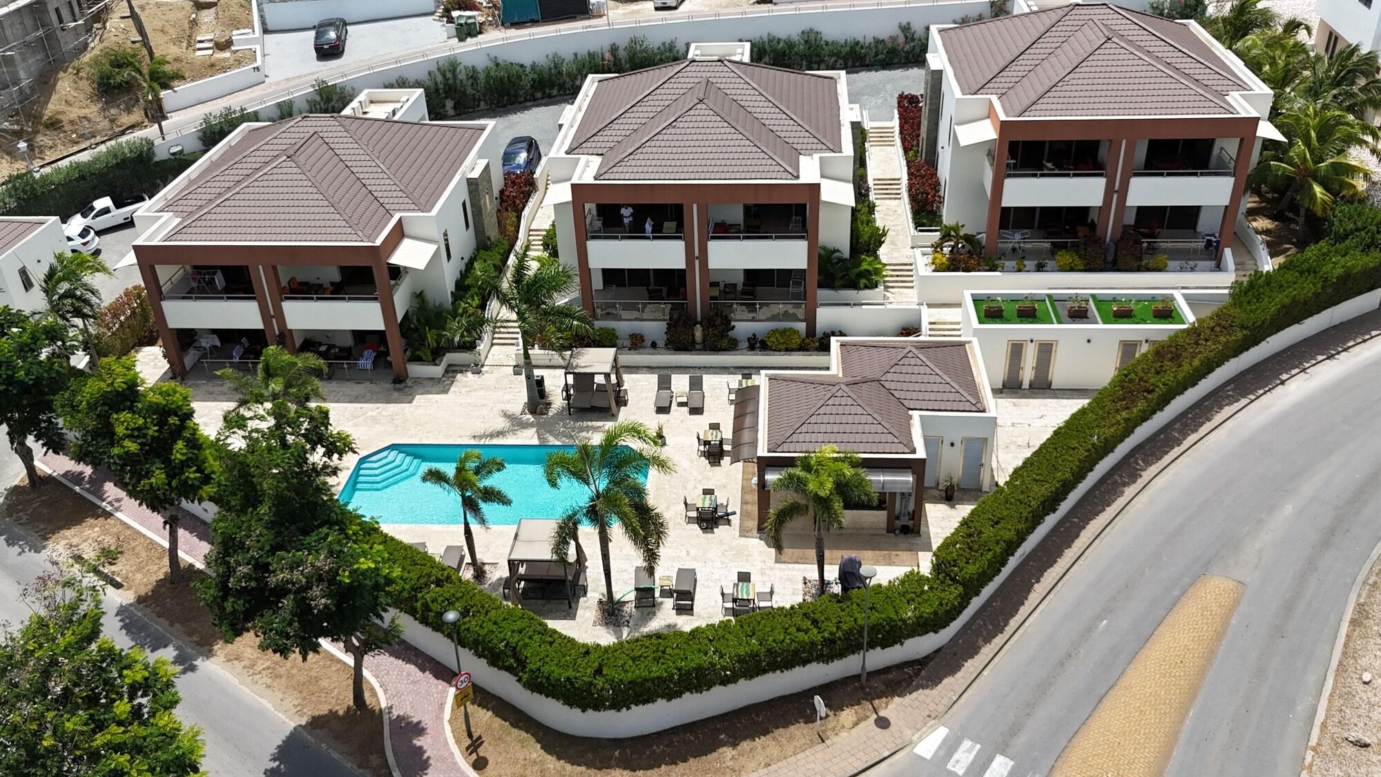 Varios Xanadu Apartments at Blue Bay Golf & Beach Resort