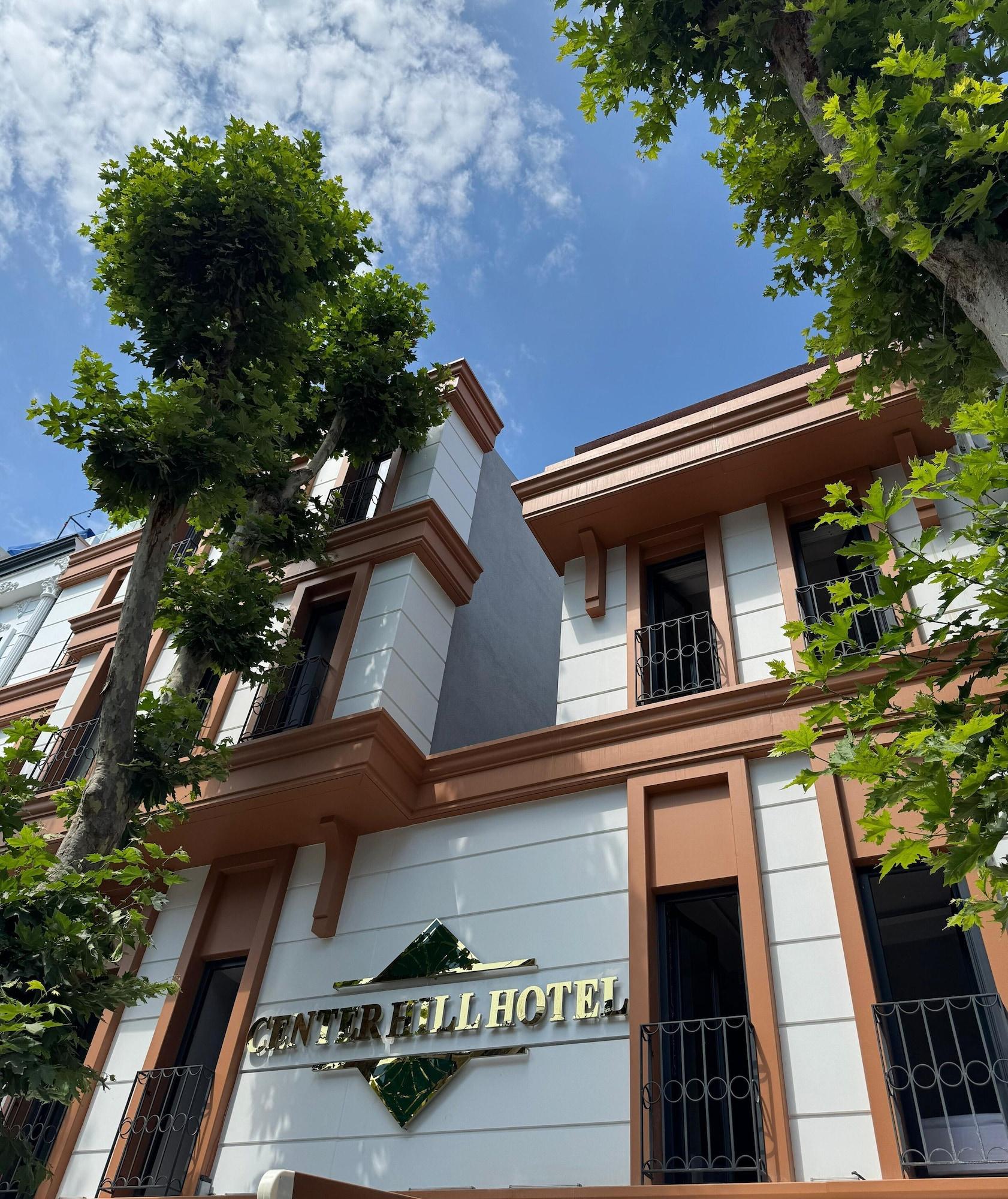 Varios Center Hill Hotel