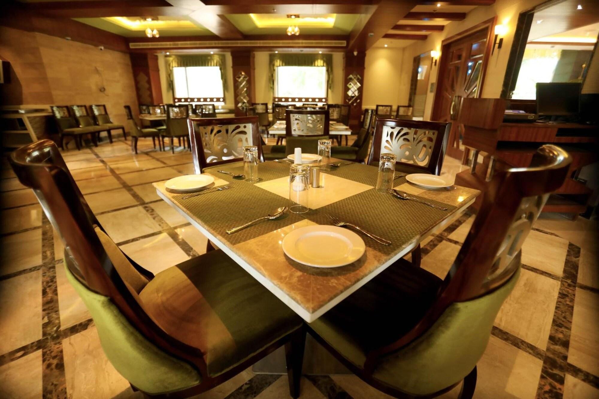 Restaurant The Pinnacle INN Sarnath