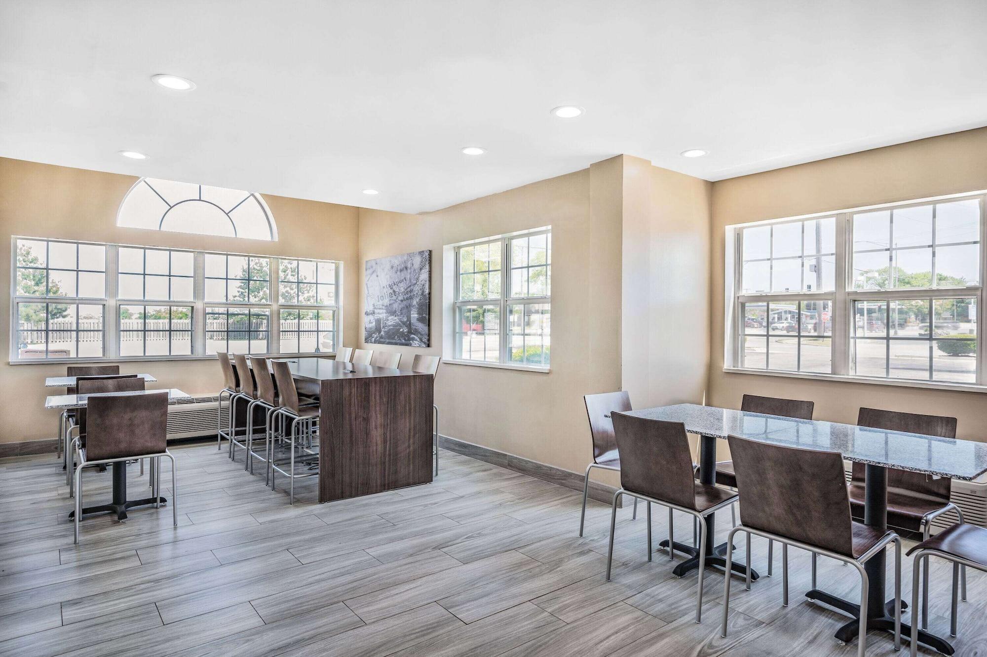 Restaurant Super 8 by Wyndham Joliet