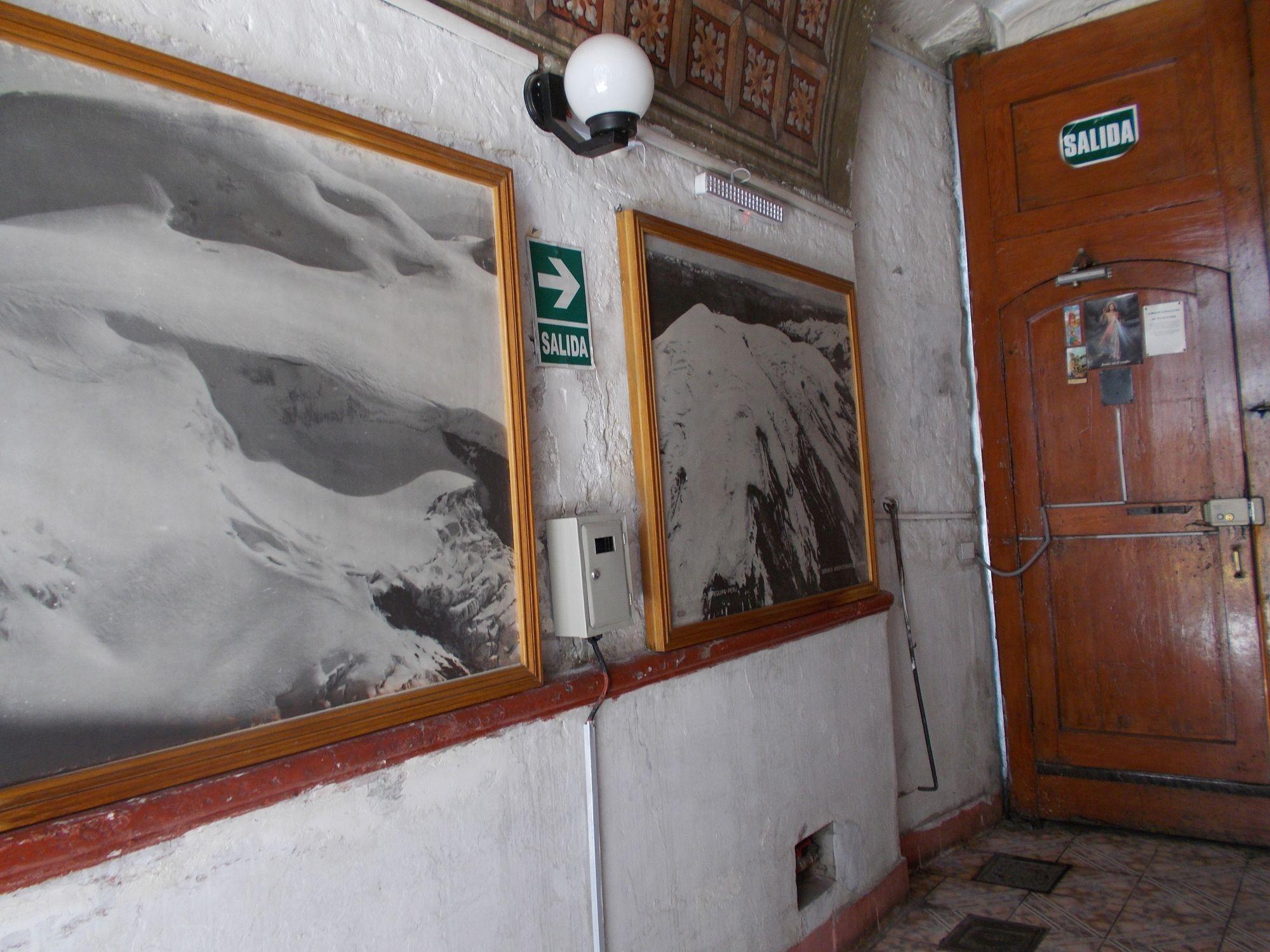 Vista Lobby La Reyna