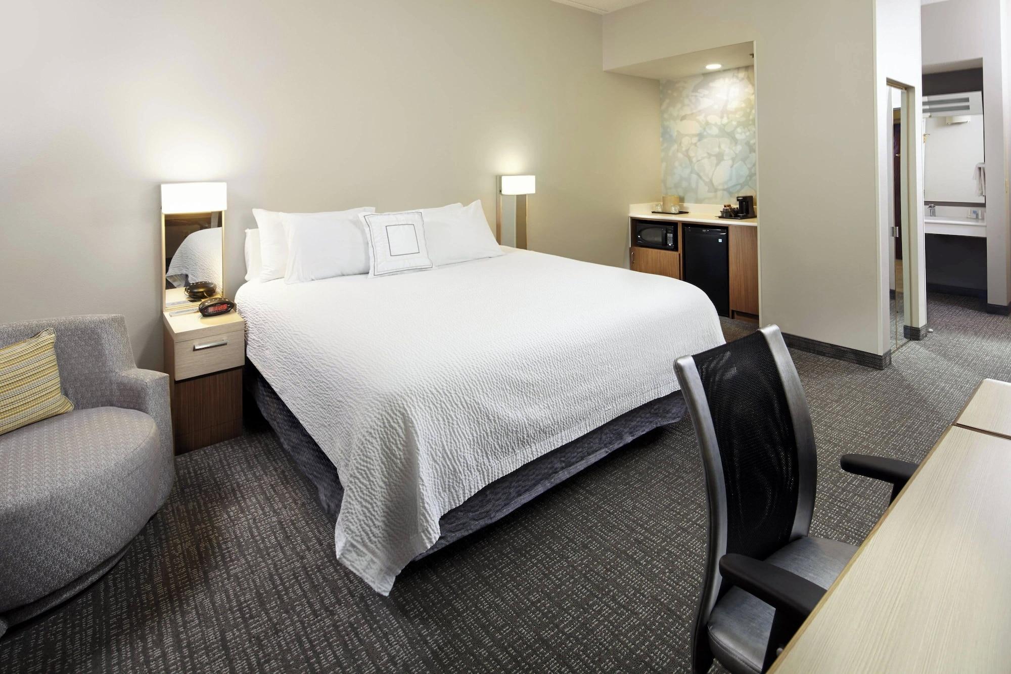 Habitación Courtyard by Marriott Detroit Brighton