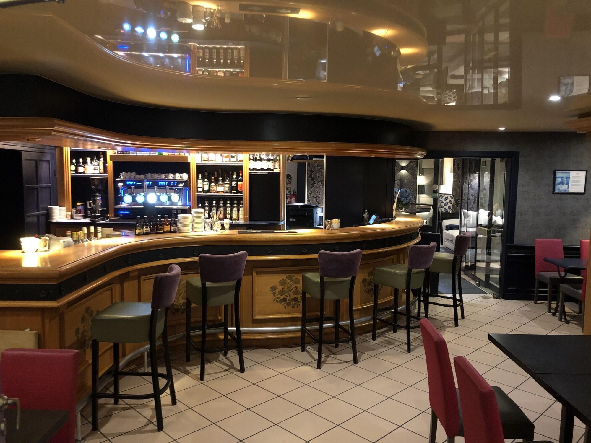 Bar/Salón Hotel des Voyageurs