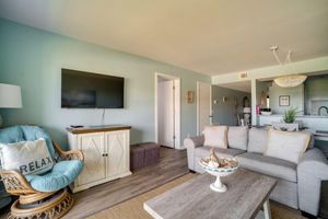 Alquiler Vacacional - Pool Access & Views at Saint Helena Island Condo!