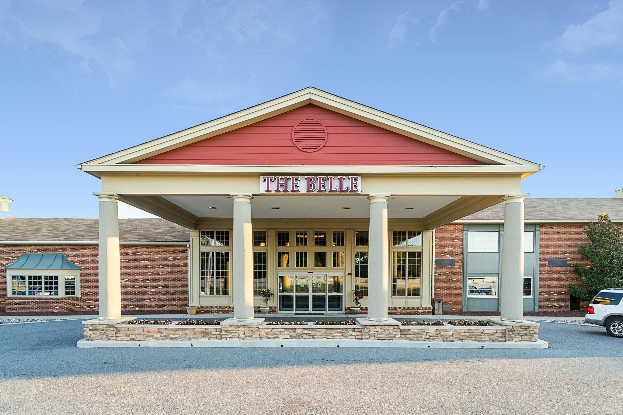 Vista Exterior Red Roof Inn & Suites Wilmington - New Castle