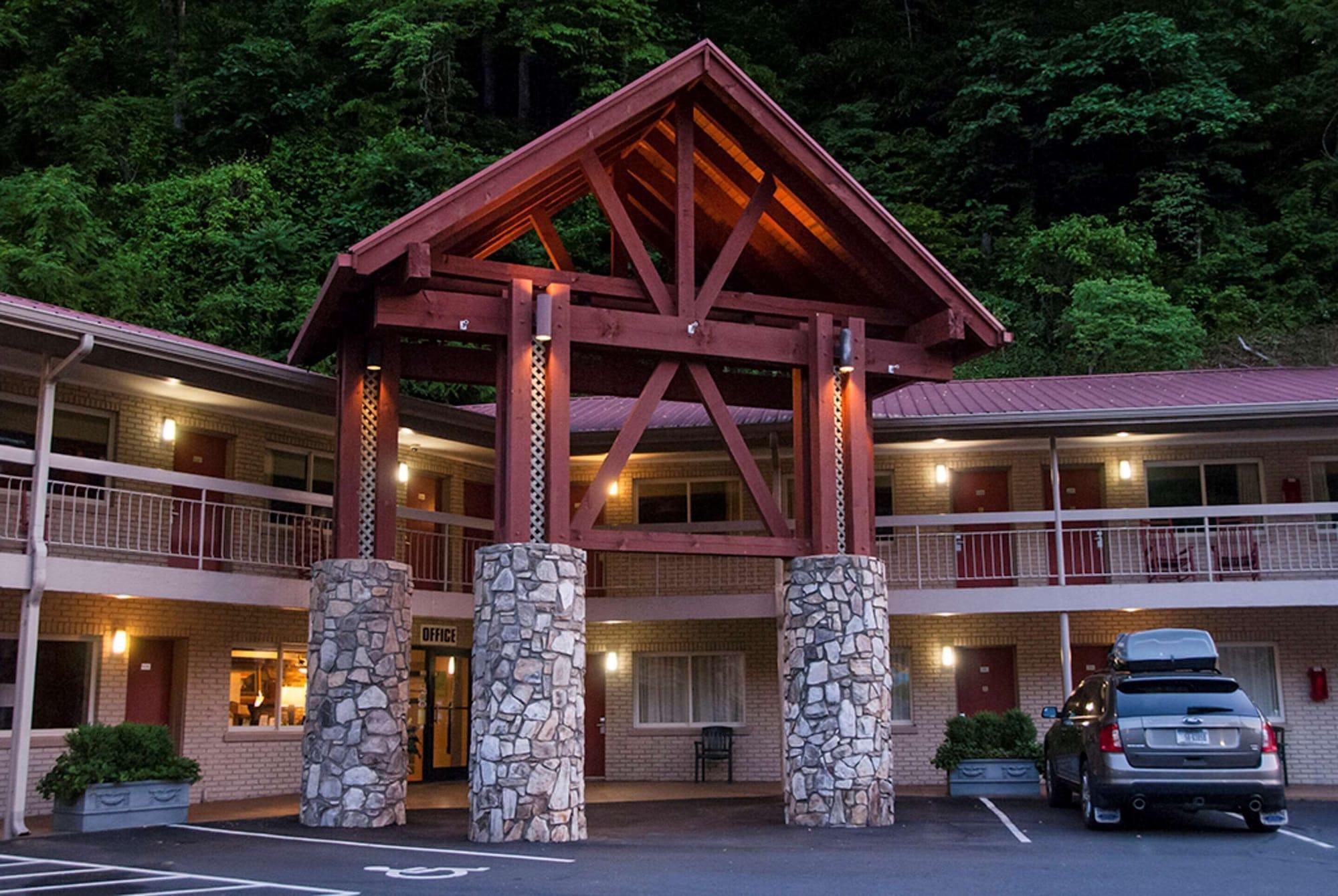 Vista Exterior Econo Lodge Cherokee Near River Park