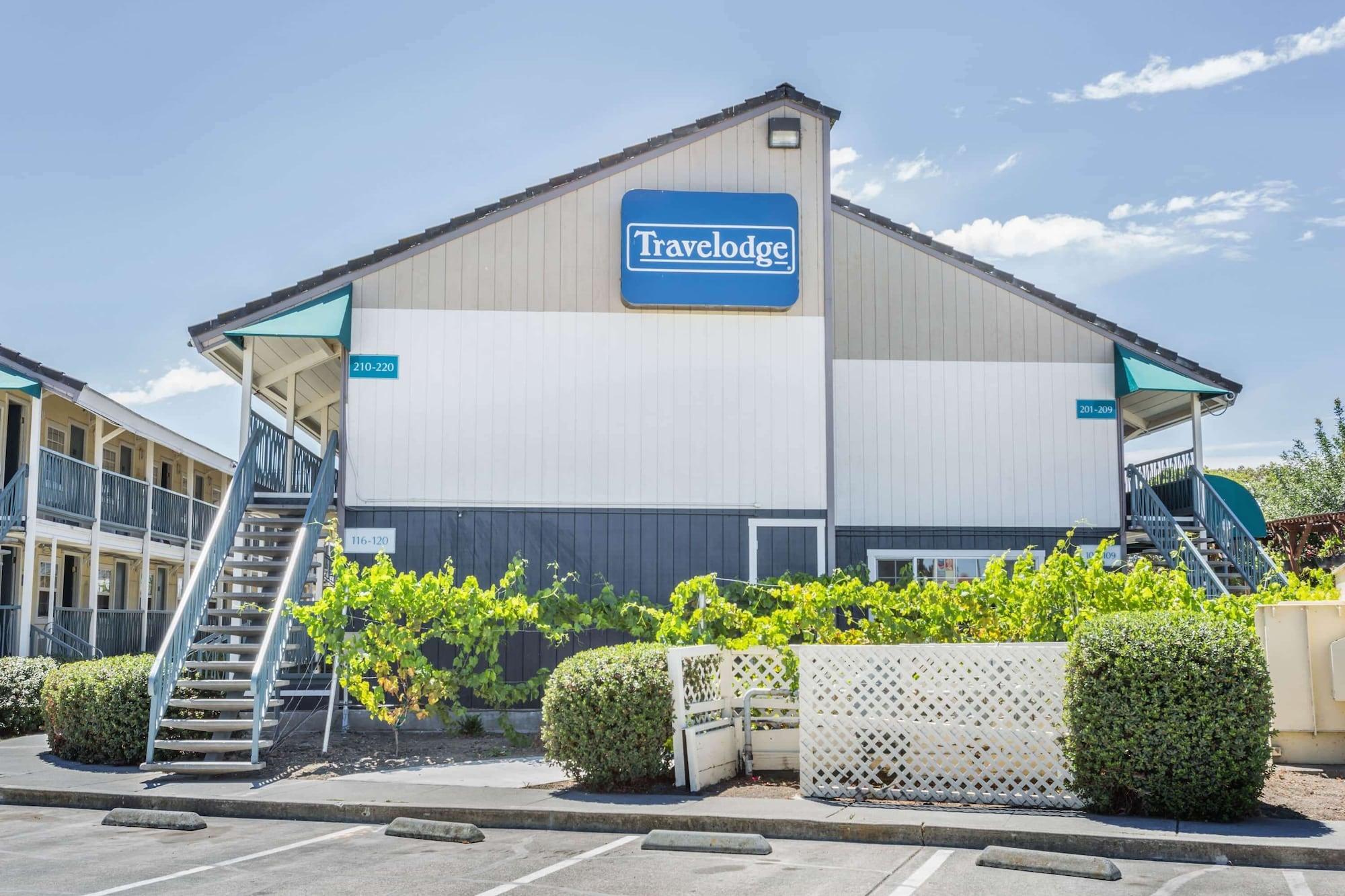 Varios Travelodge by Wyndham Fairfield/Napa Valley
