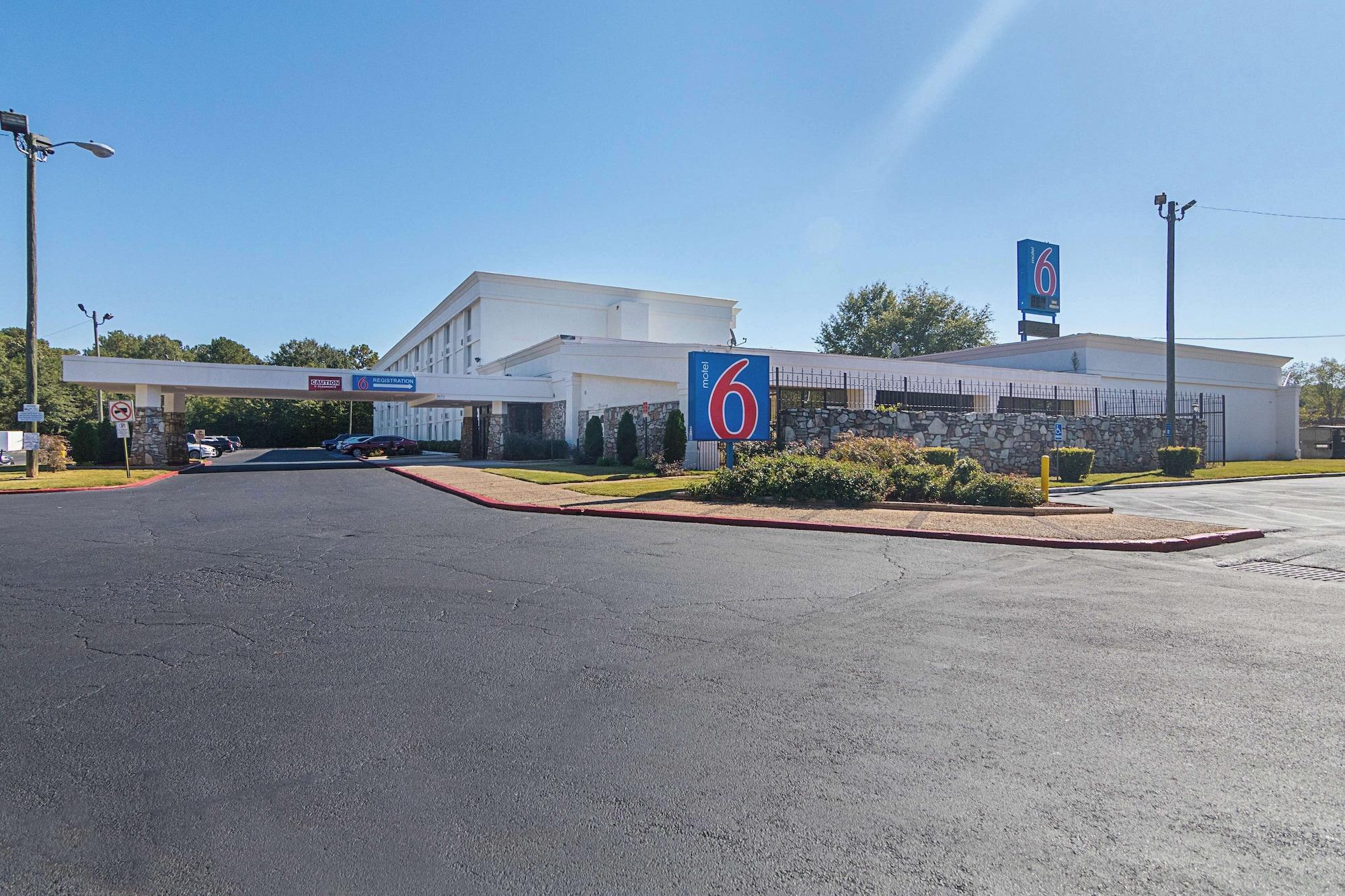 Vista Exterior Motel 6 Decatur, GA