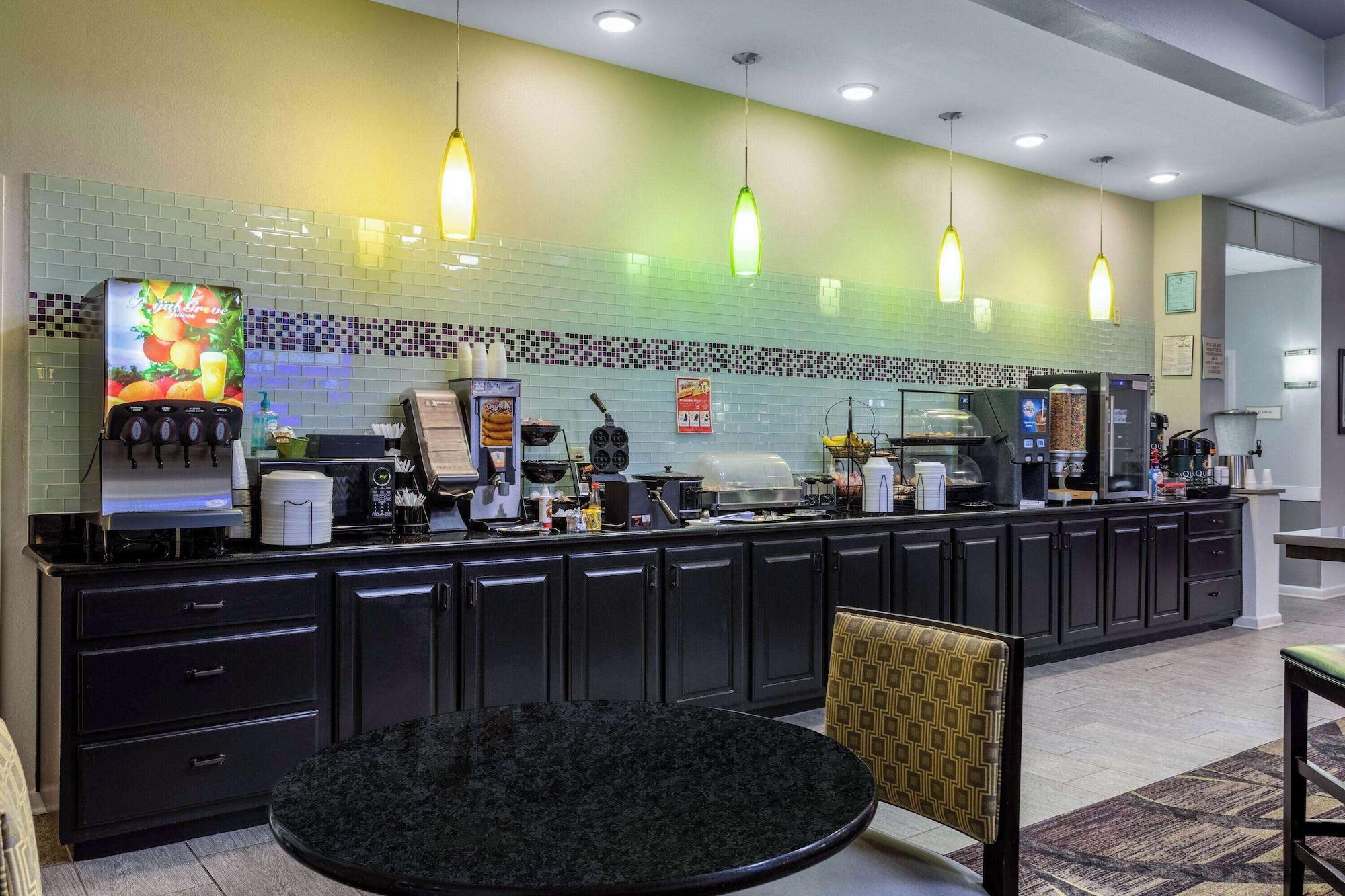 Restaurant La Quinta Inn & Suites by Wyndham Huntsville Airport Madison