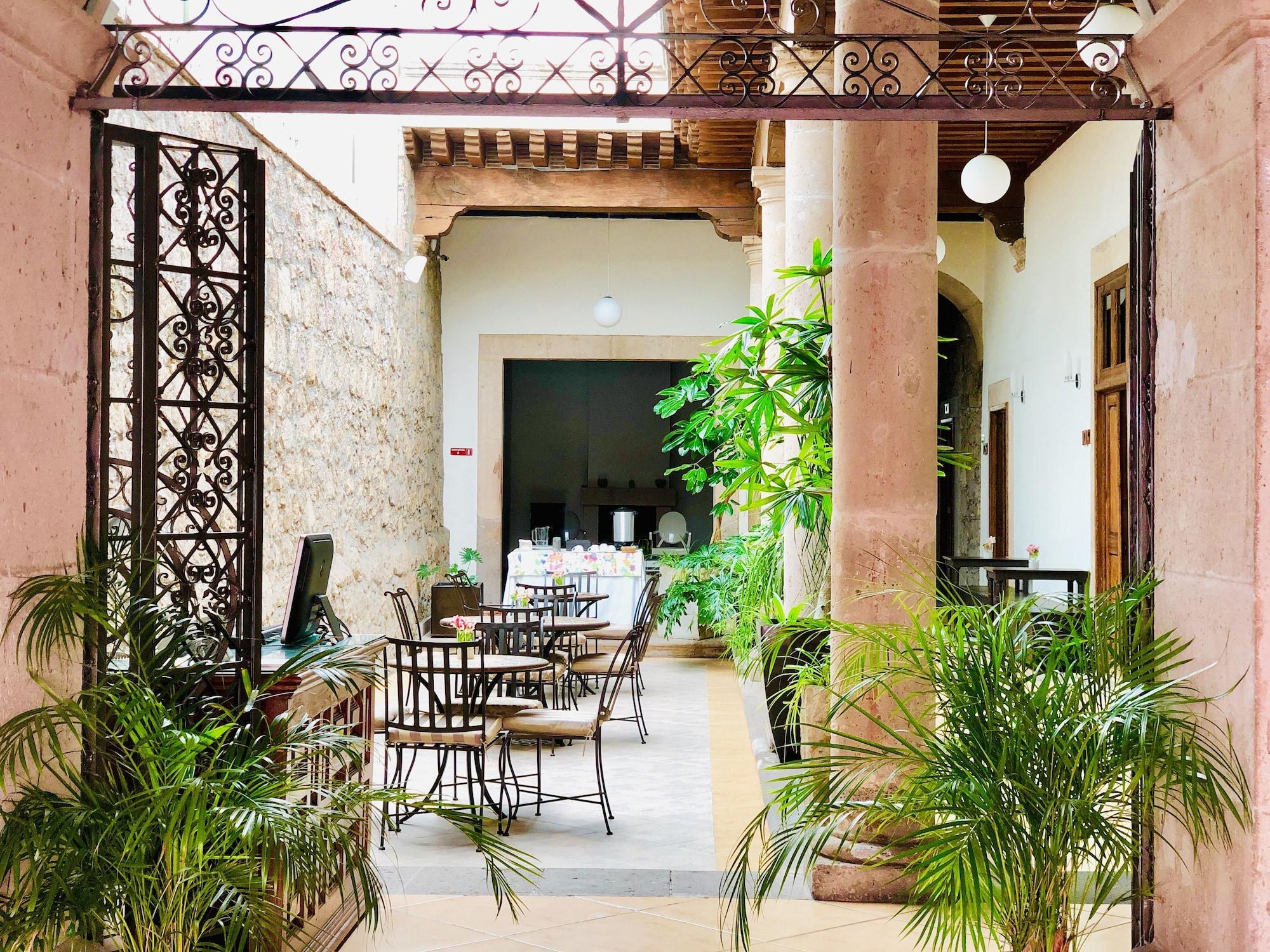 Vista Lobby Hosting House Express