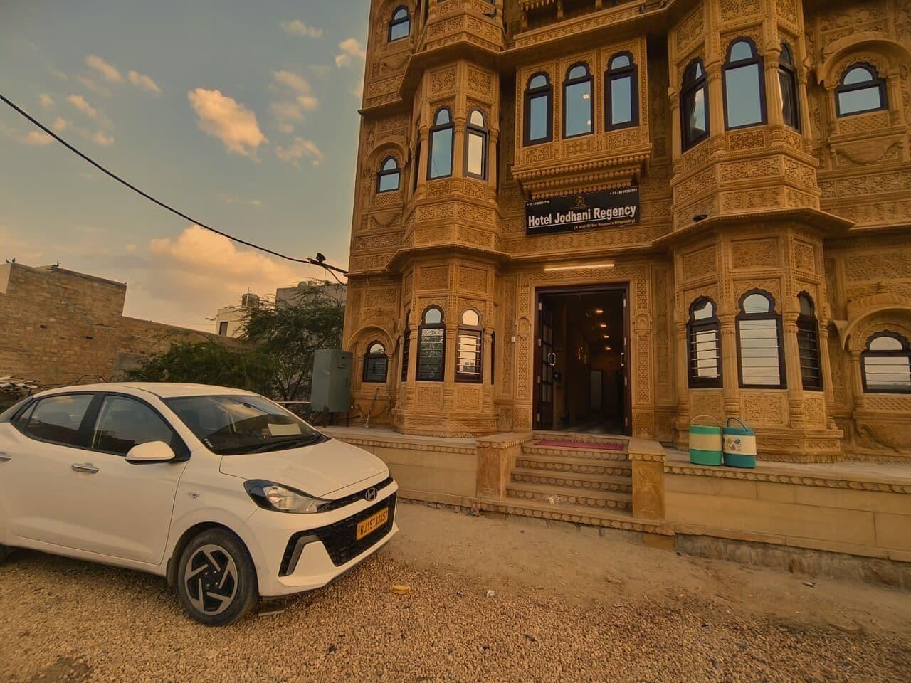 Vista Exterior Hotel Jodhani Regency