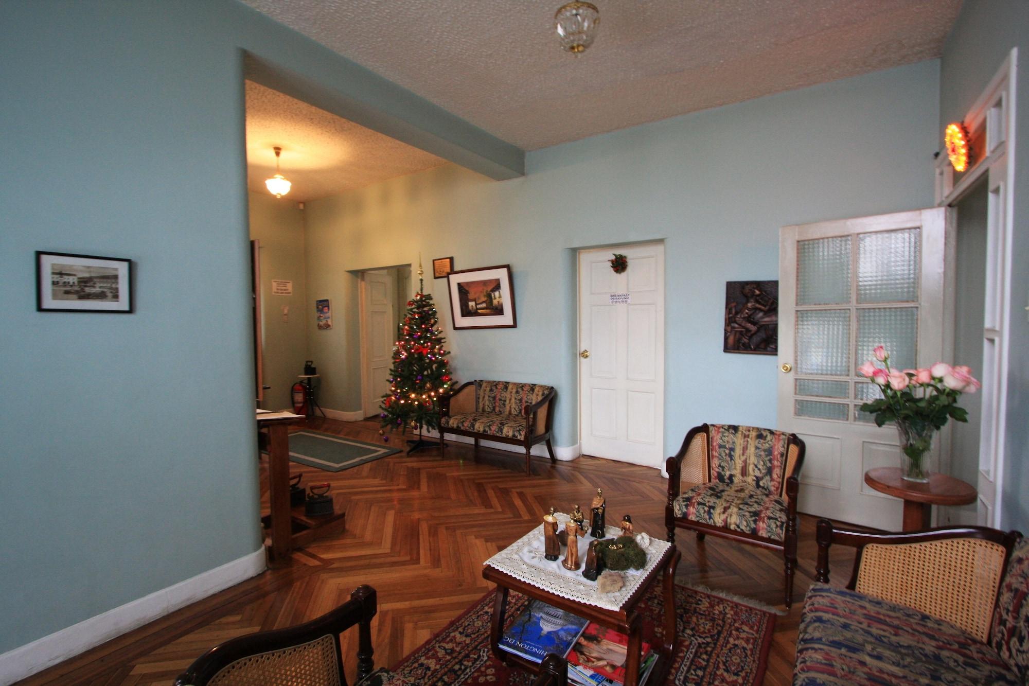 Vista Lobby Travellers Inn