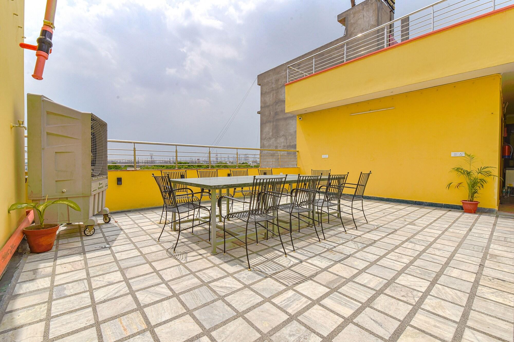 Restaurant FabHotel Umrao Haveli With Pool