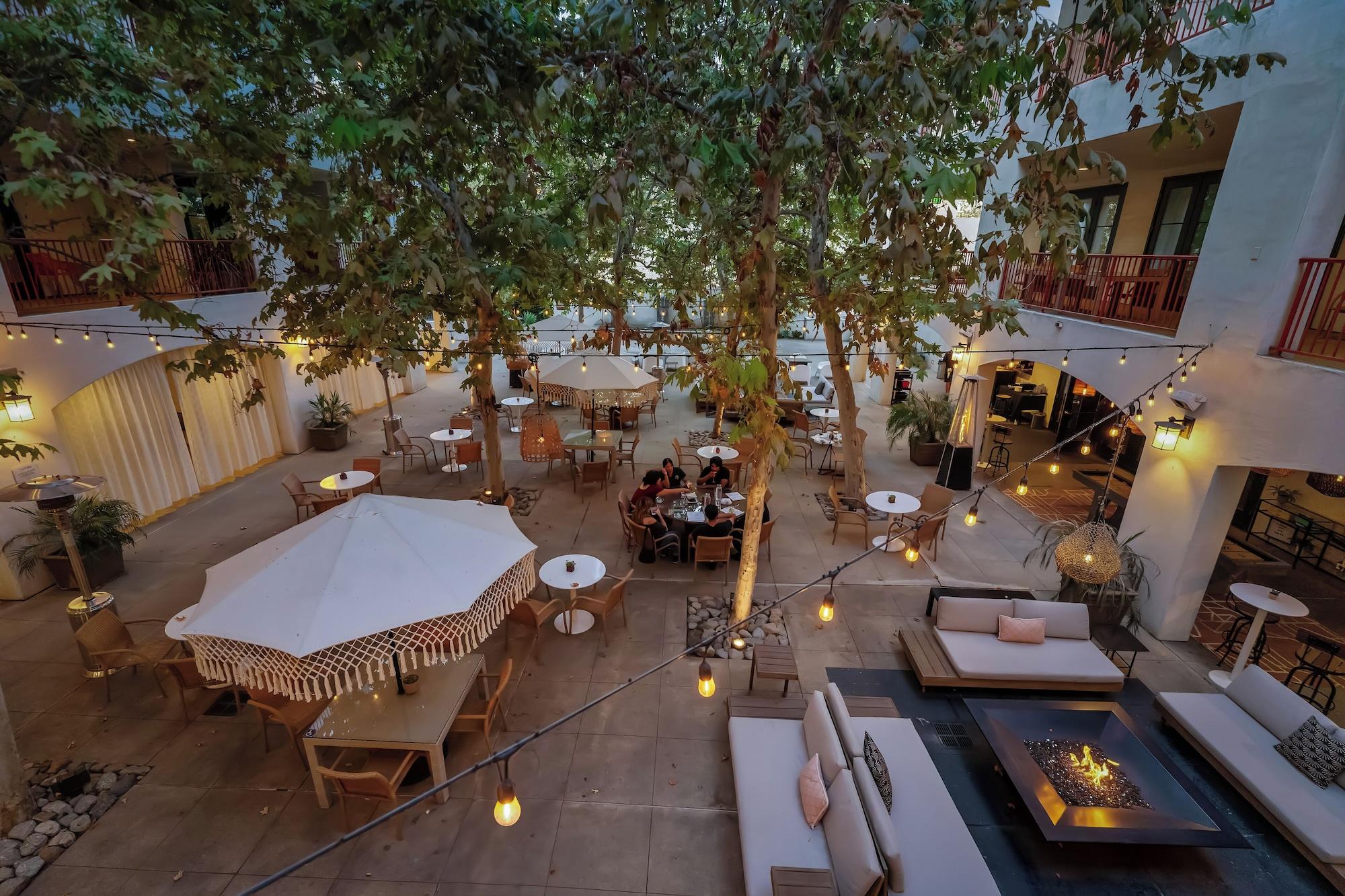 Restaurant Hotel Casa 425 + Lounge