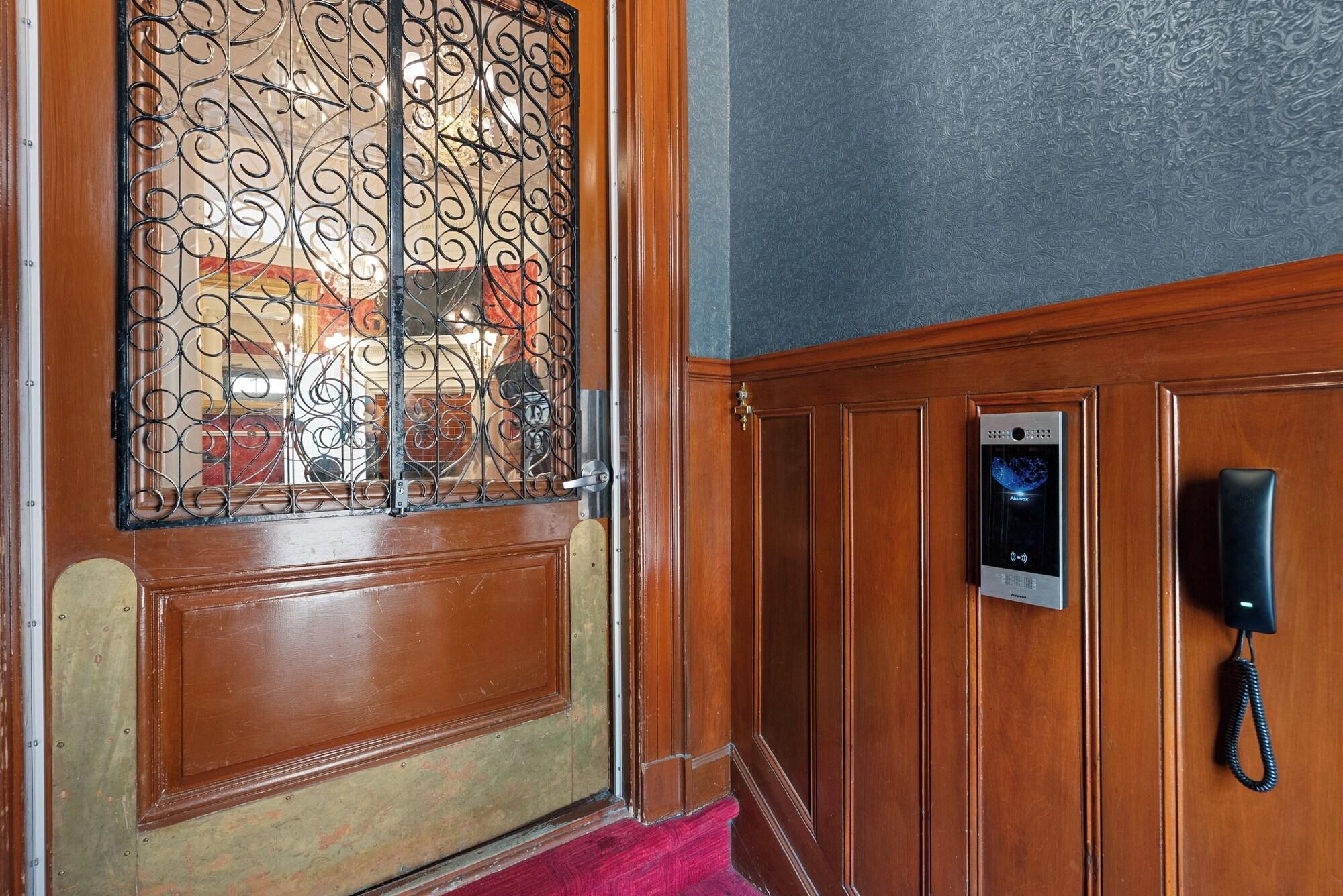 Vista Lobby Château de Pierre - Par Aneyro