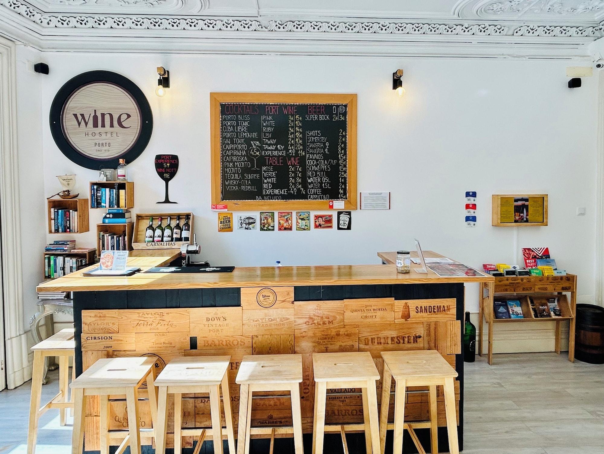 Bar/Salón Wine Hostel