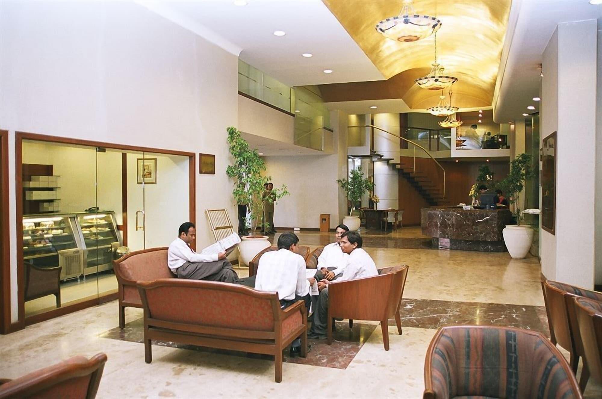 Vista Lobby Hotel Aurora Towers
